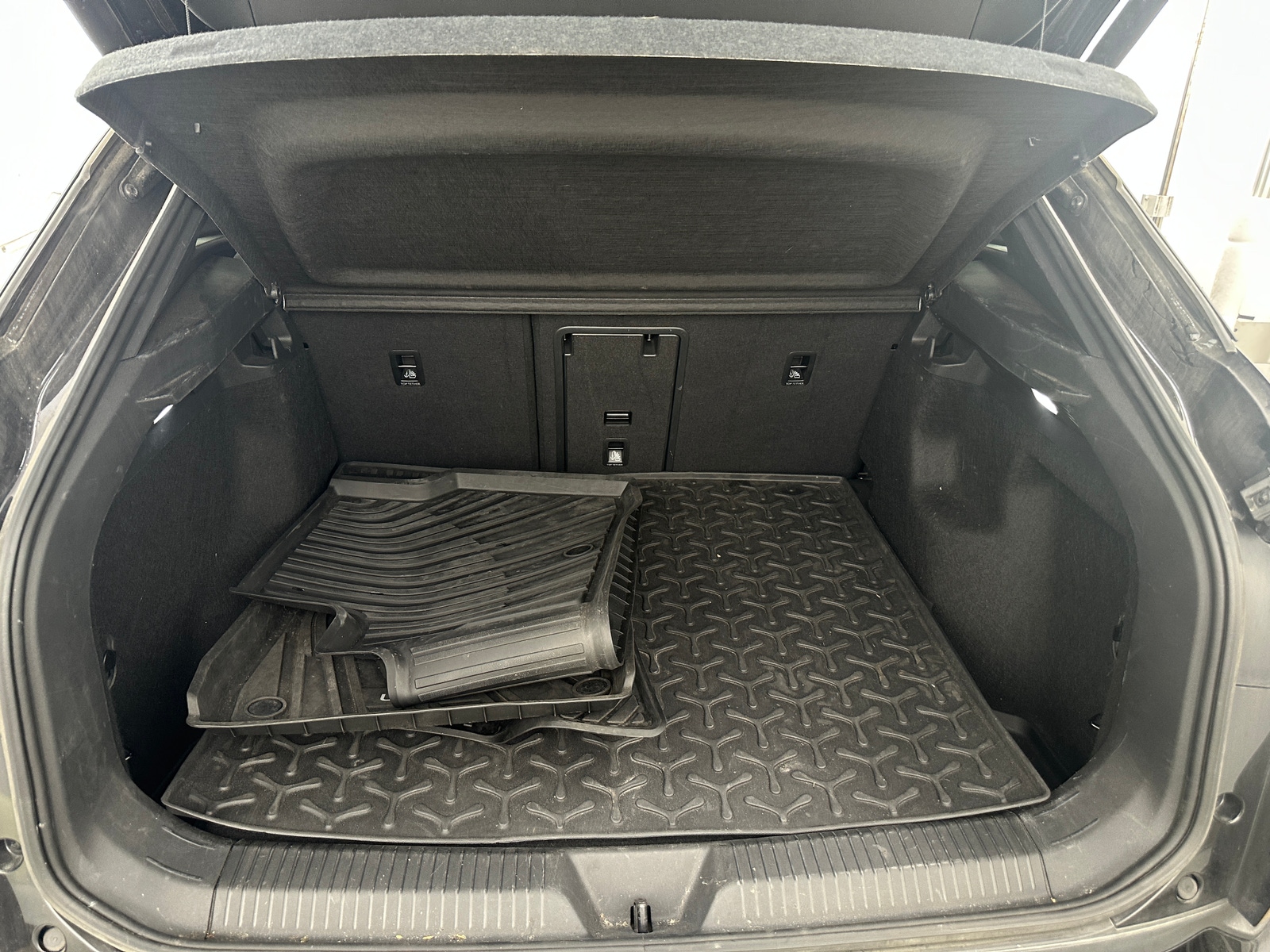 Thumbnail: 2023 Volkswagen ID.4 - 6