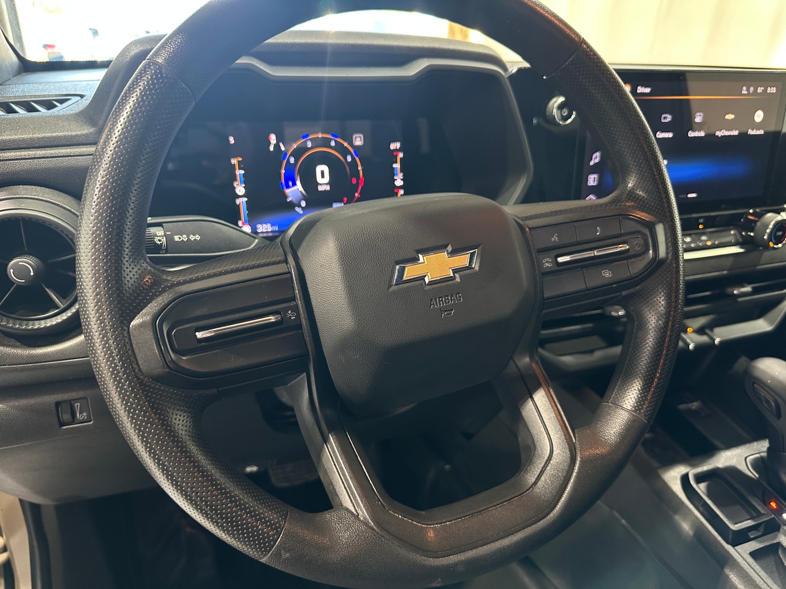 Thumbnail: 2023 Chevrolet Colorado - 5