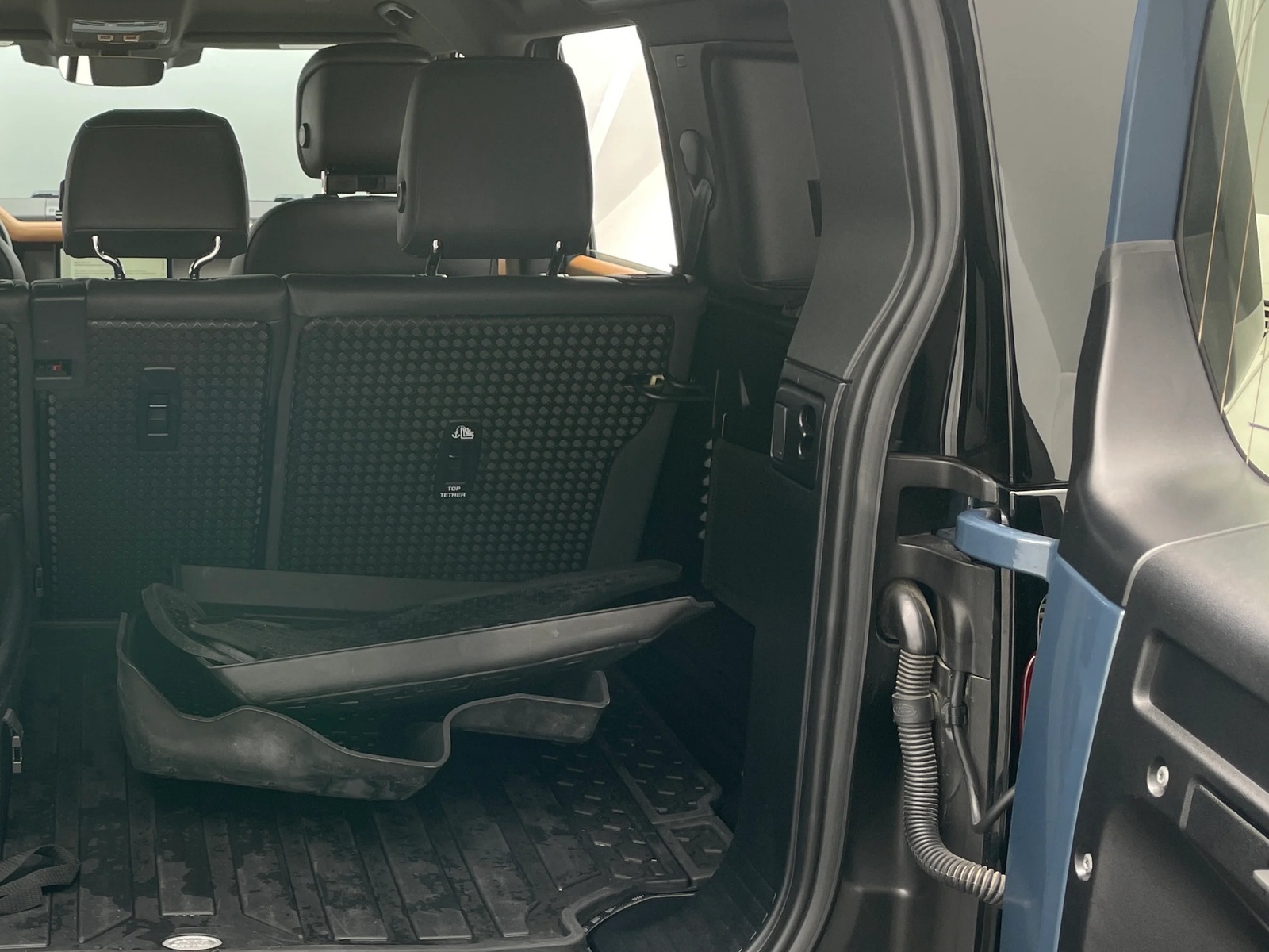 Thumbnail: 2023 Land Rover Defender - 6