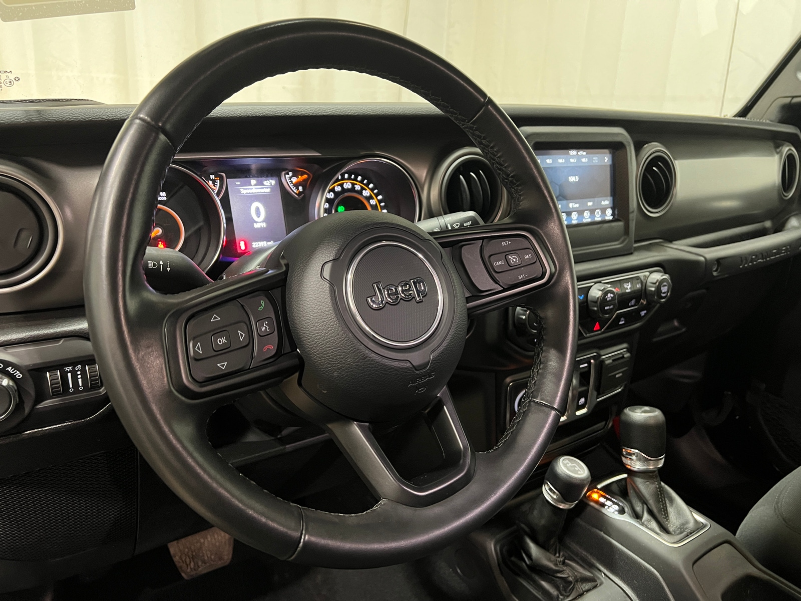 Thumbnail: 2022 Jeep Wrangler - 5