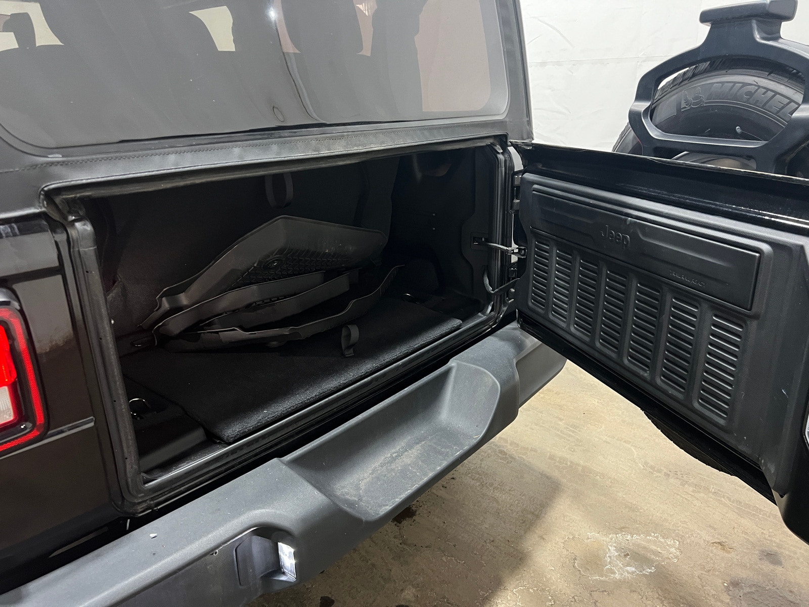 Thumbnail: 2022 Jeep Wrangler - 7