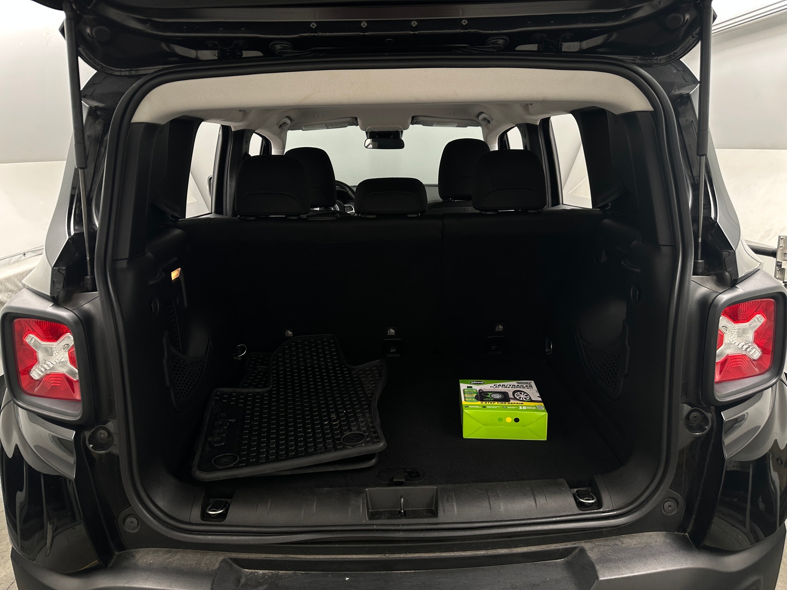 Thumbnail: 2019 Jeep Renegade - 7