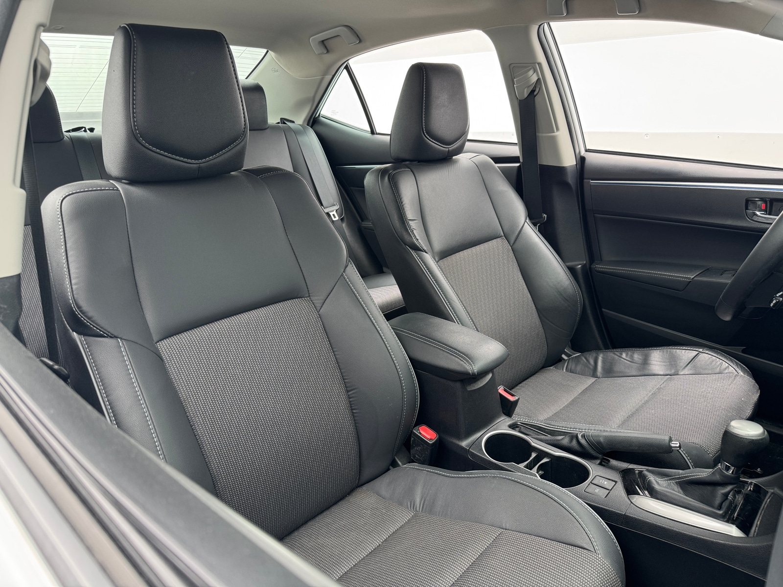 Thumbnail: 2015 Toyota Corolla - 2