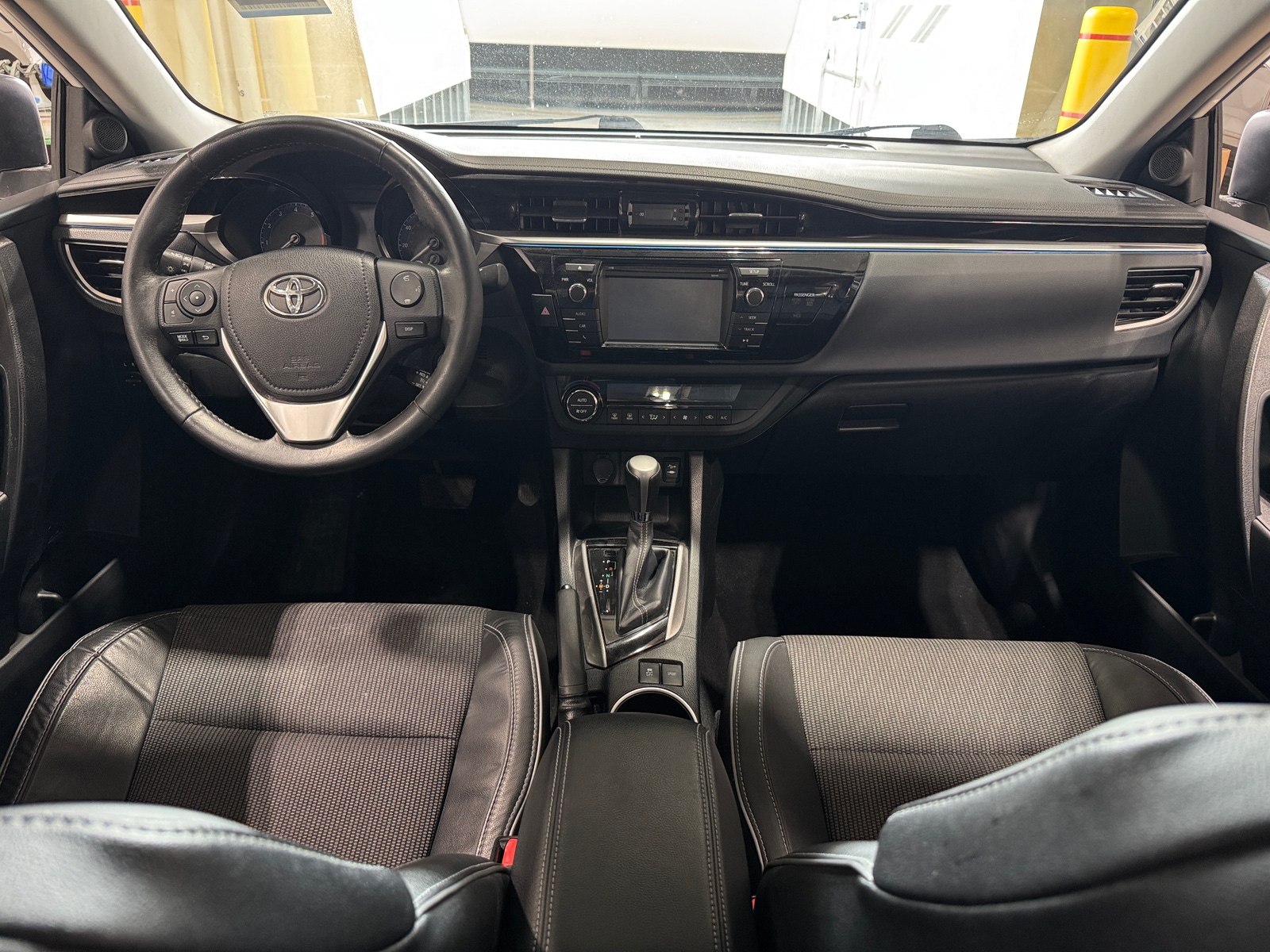 Thumbnail: 2015 Toyota Corolla - 3