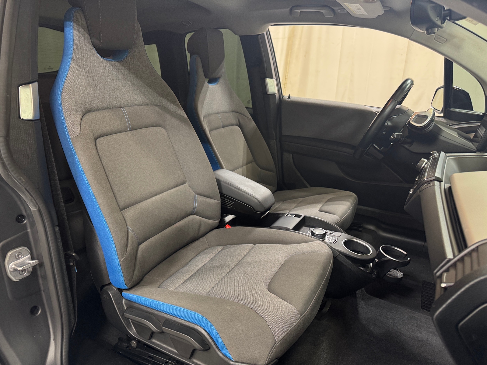 Thumbnail: 2018 BMW i3 - 2