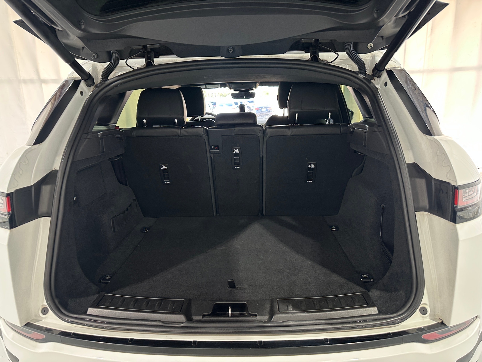 Thumbnail: 2020 Land Rover Range Rover Evoque - 6