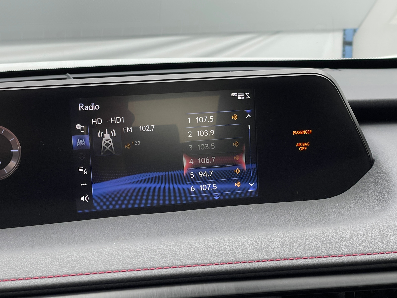 Thumbnail: 2019 Lexus UX - 3