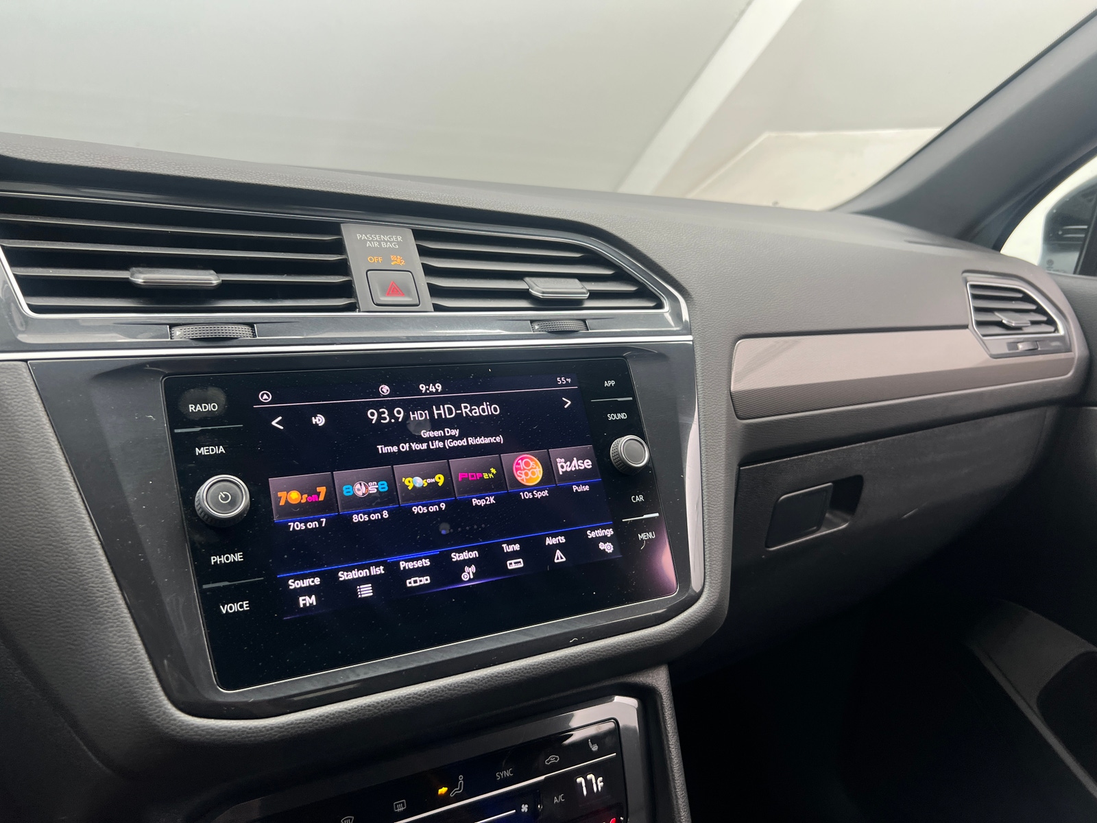 Thumbnail: 2022 Volkswagen Tiguan - 3