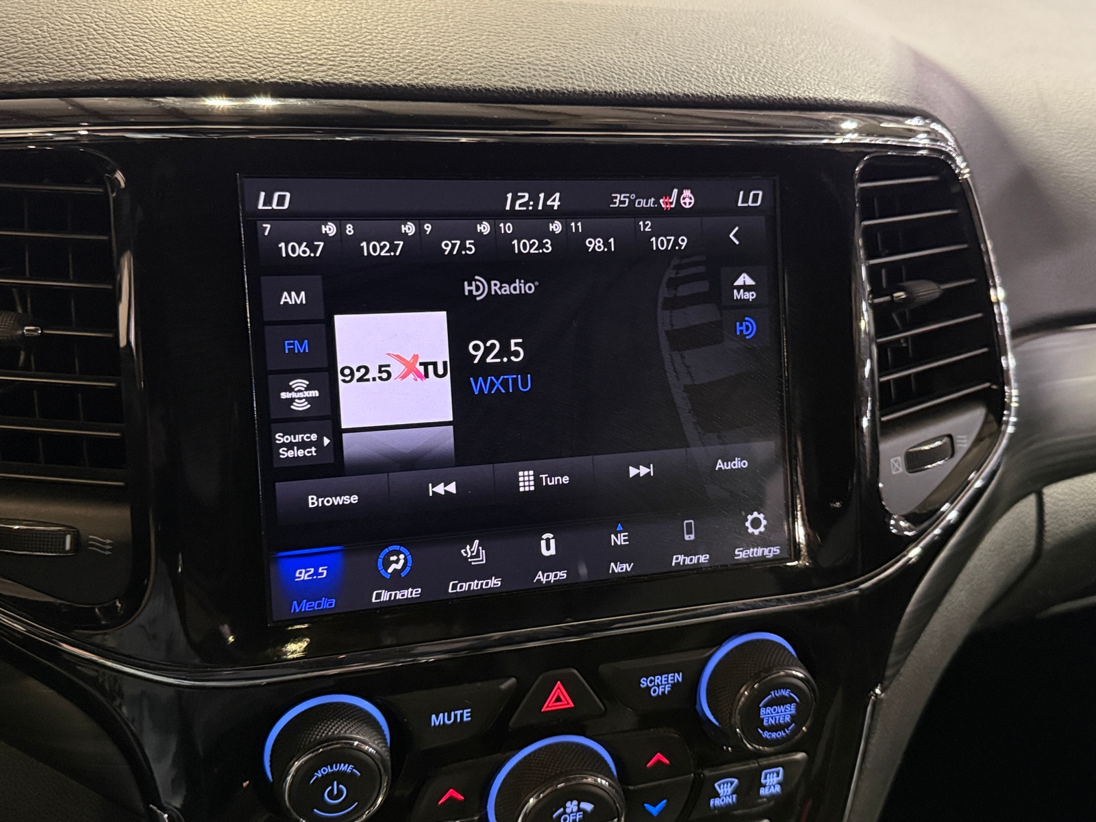 Thumbnail: 2021 Jeep Grand Cherokee - 4