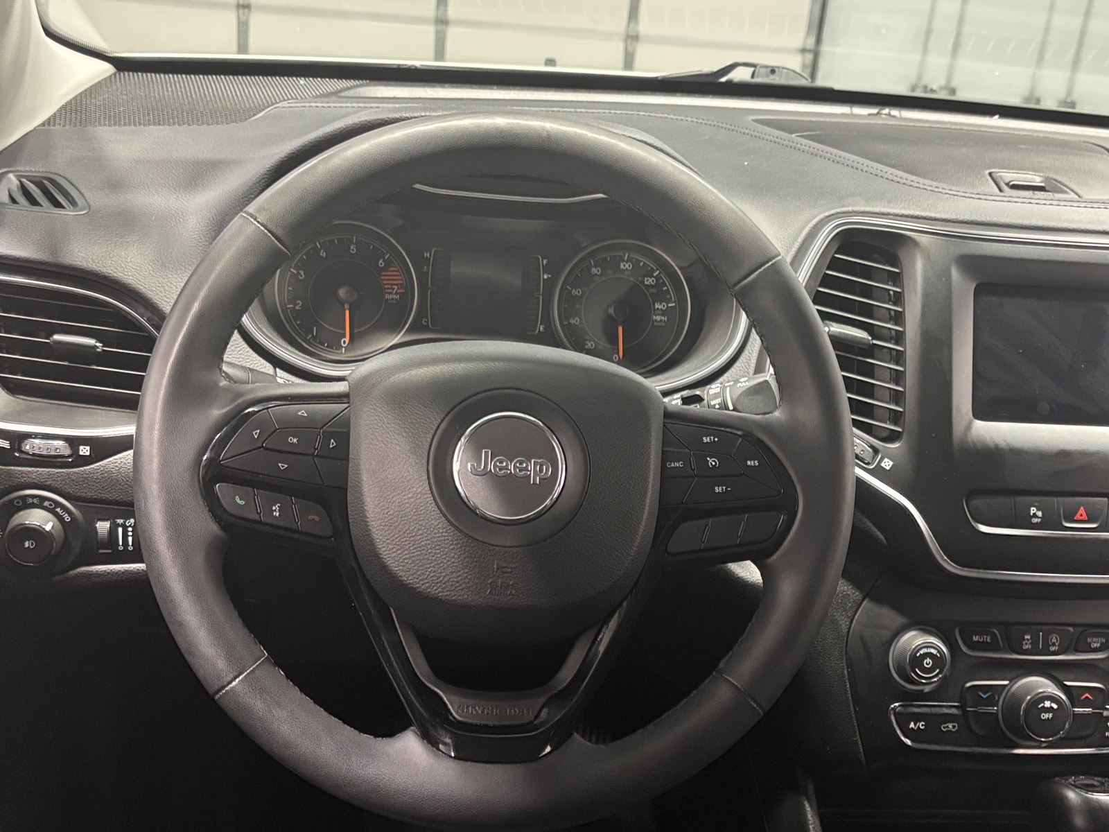 Thumbnail: 2021 Jeep Cherokee - 5