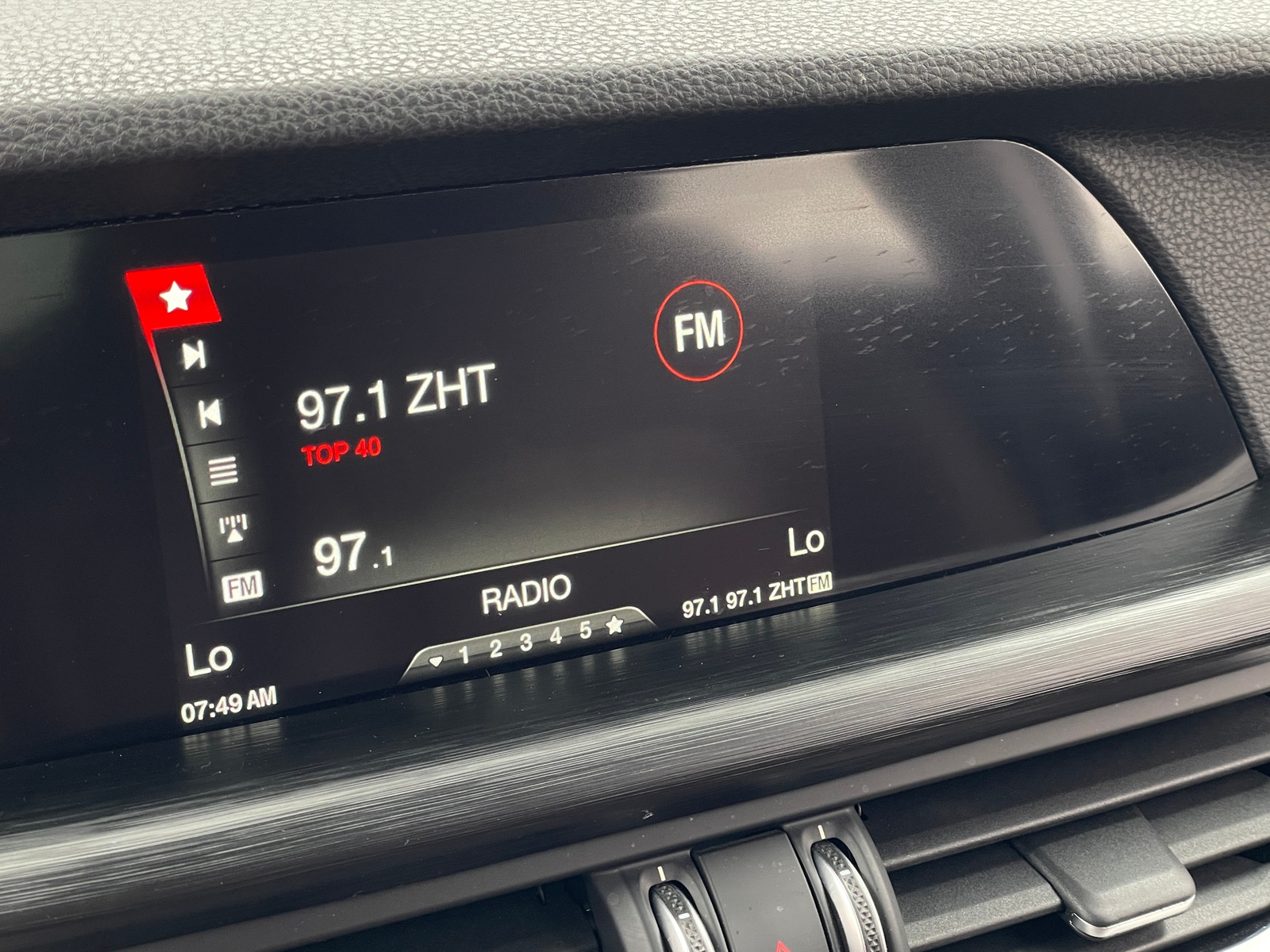 Thumbnail: 2019 Alfa Romeo Stelvio - 3