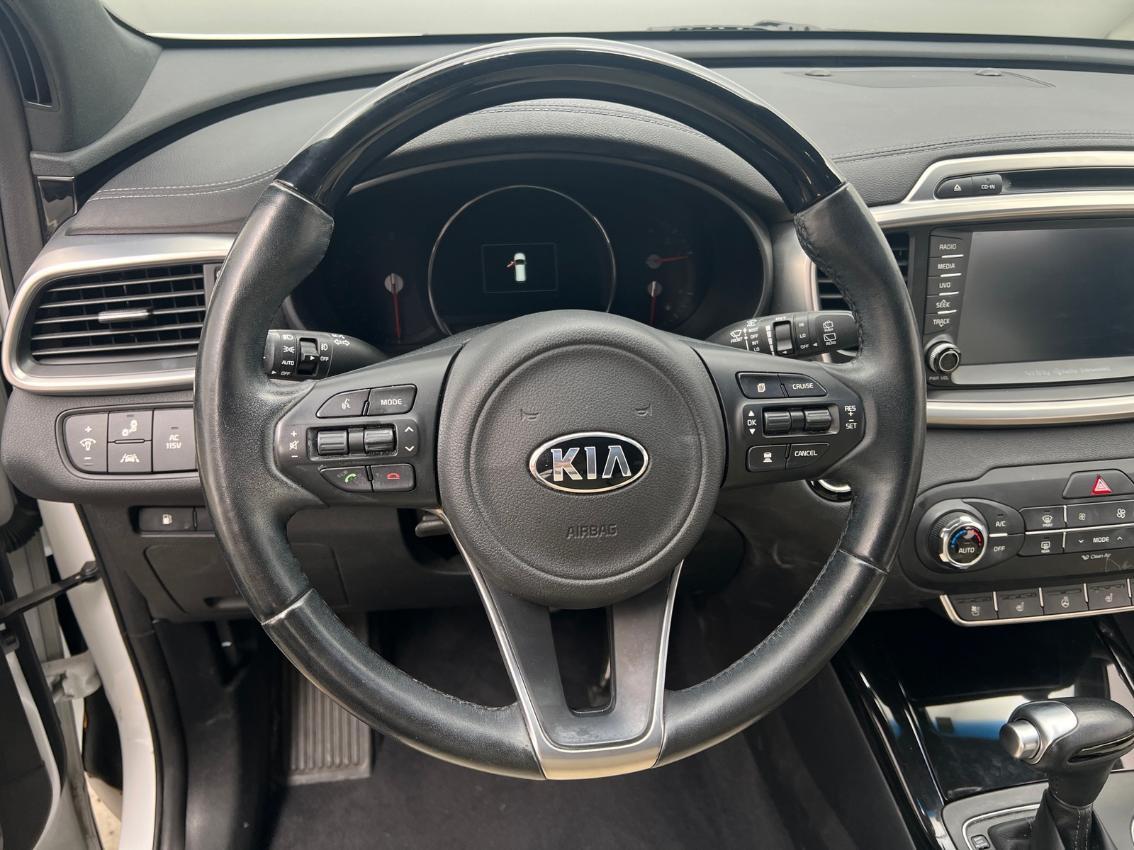 Thumbnail: 2017 Kia Sorento - 4