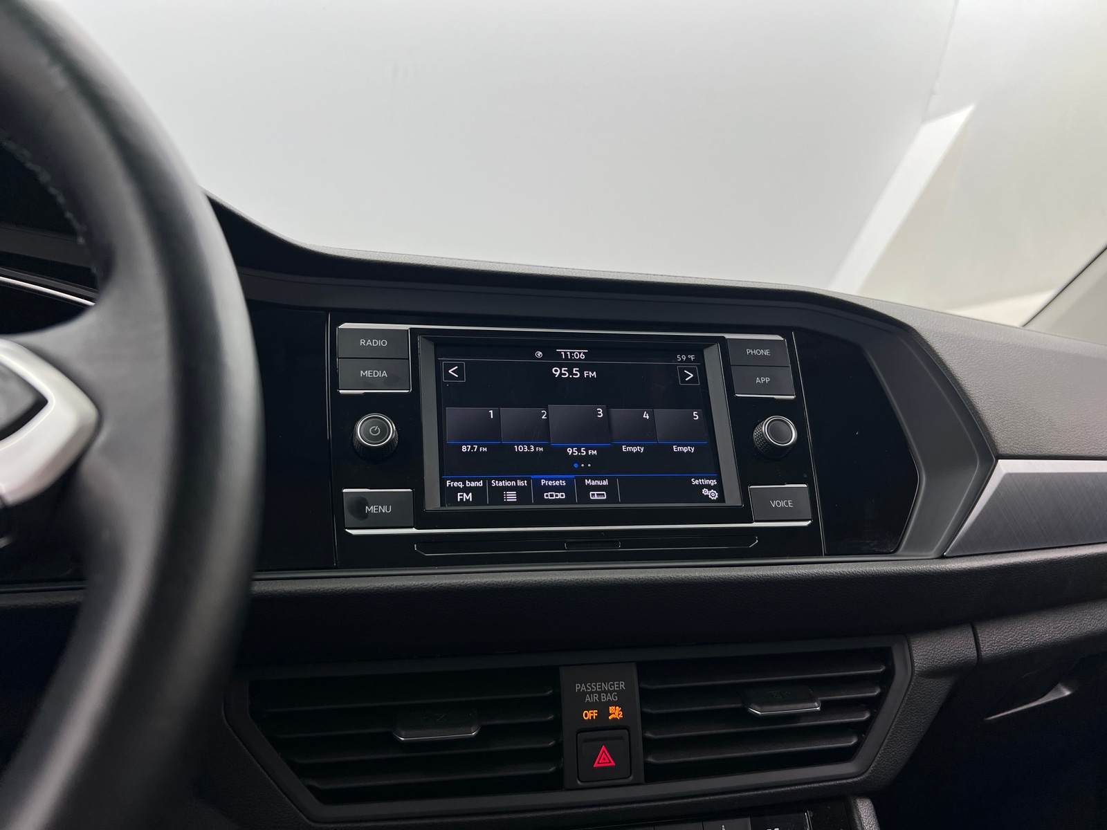 Thumbnail: 2022 Volkswagen Jetta - 3