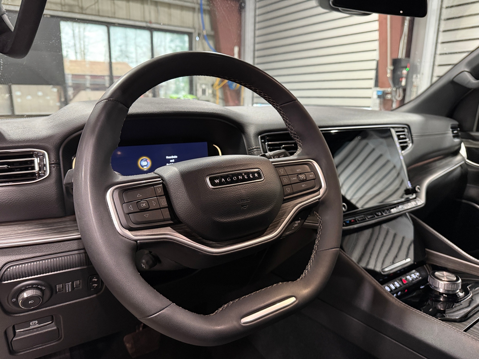 Thumbnail: 2024 Jeep Wagoneer - 4