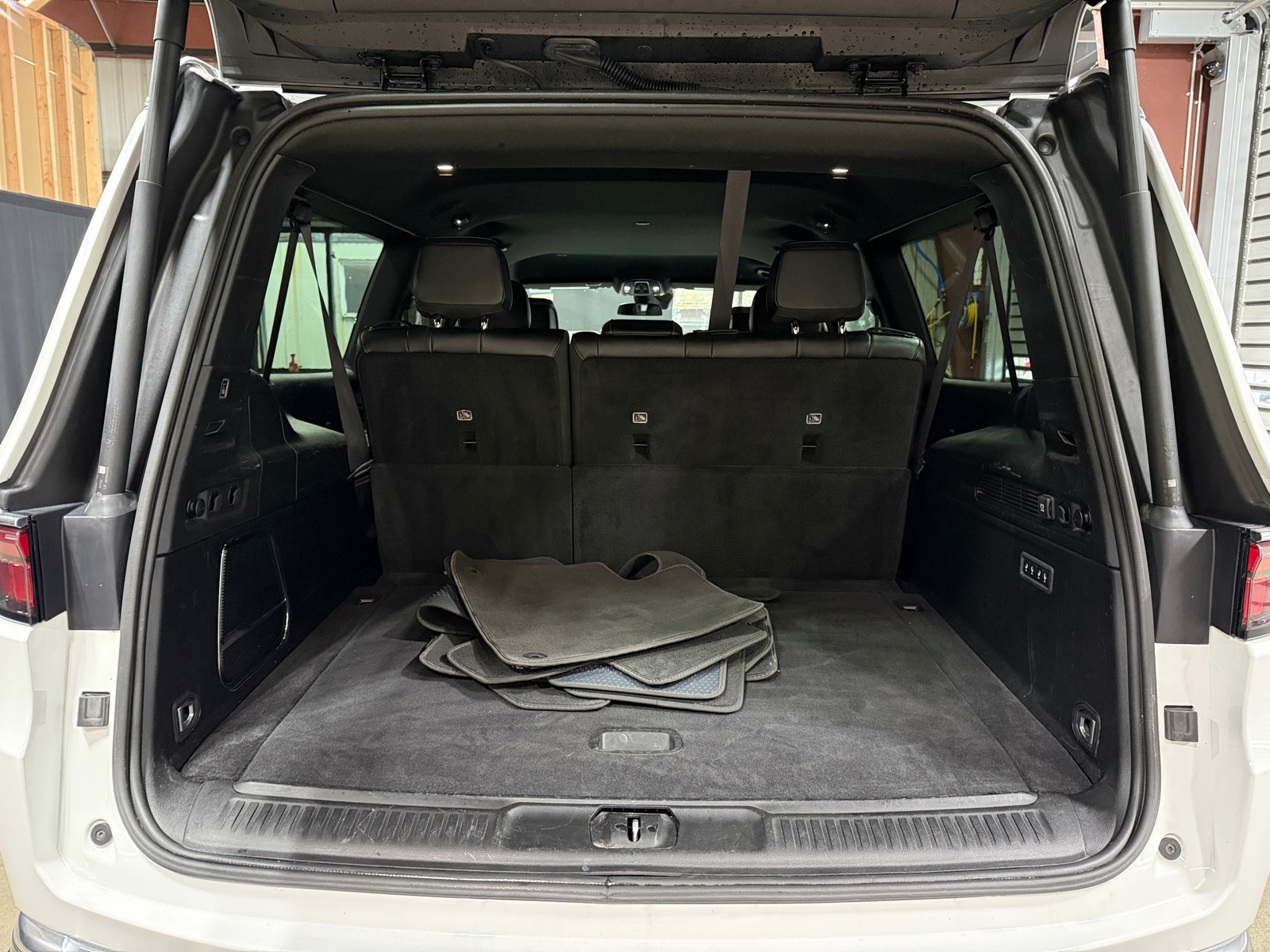 Thumbnail: 2024 Jeep Wagoneer - 6