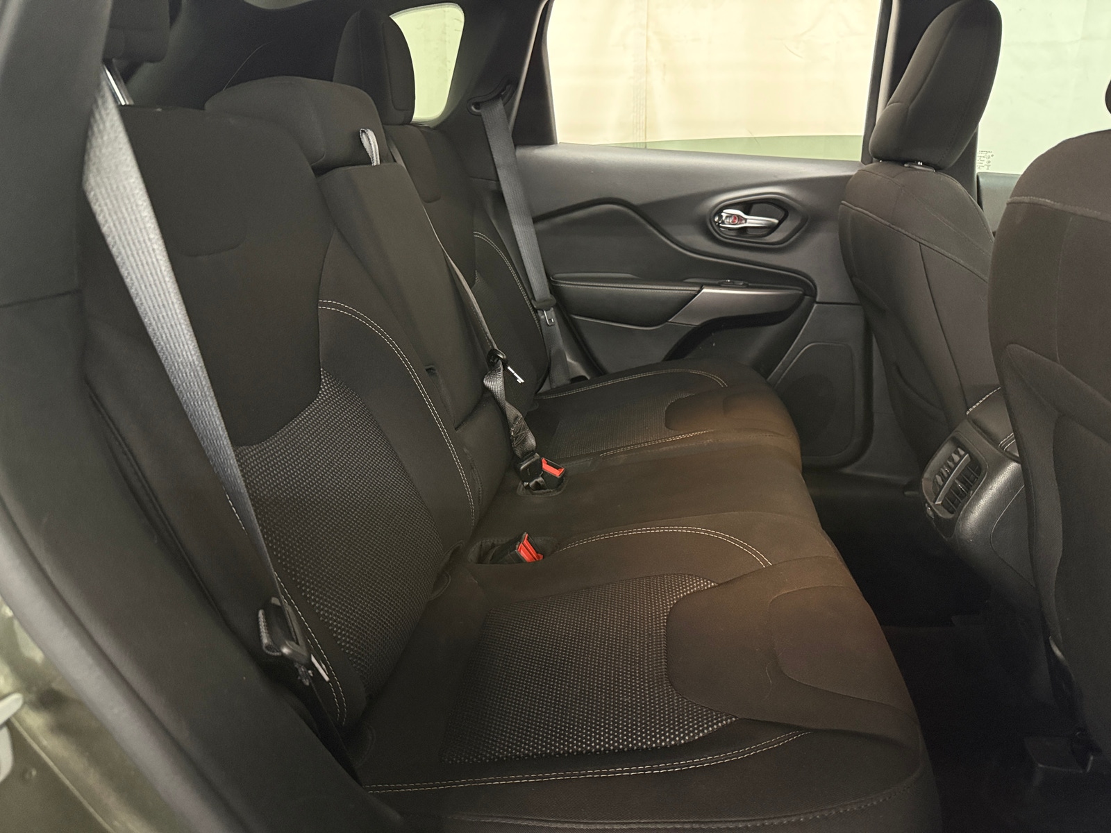 Thumbnail: 2021 Jeep Cherokee - 6