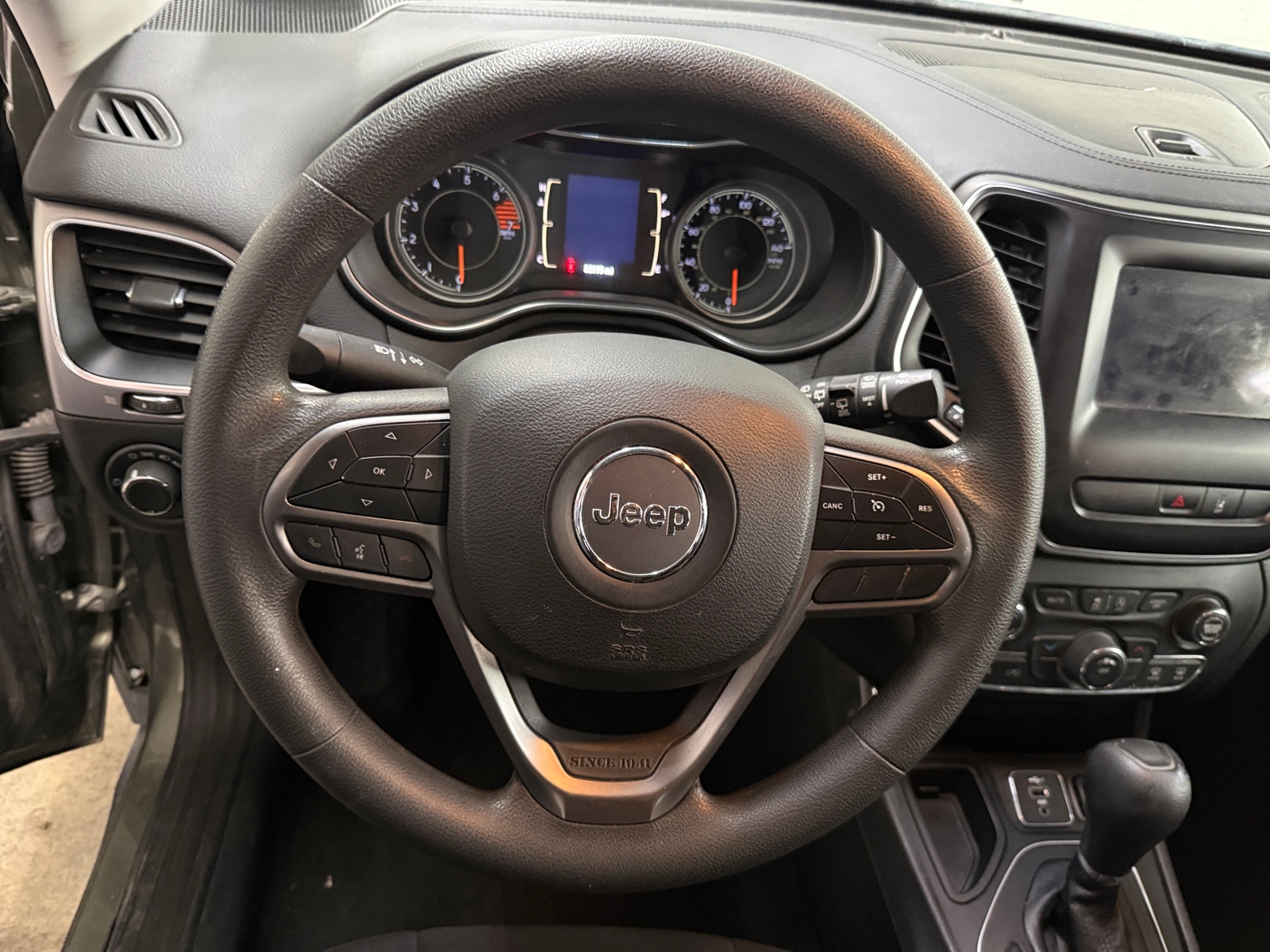 Thumbnail: 2021 Jeep Cherokee - 5