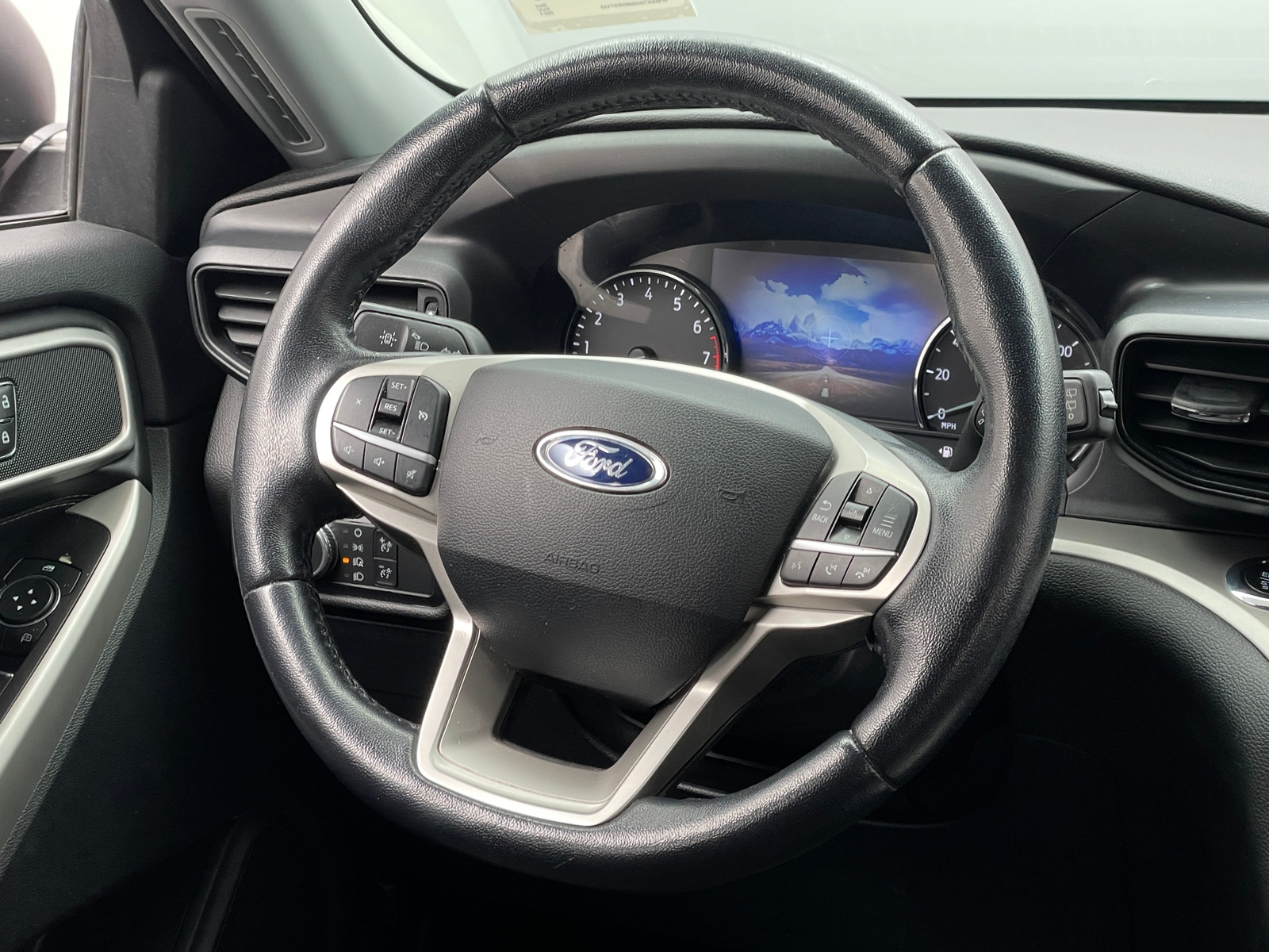 Thumbnail: 2021 Ford Explorer - 5