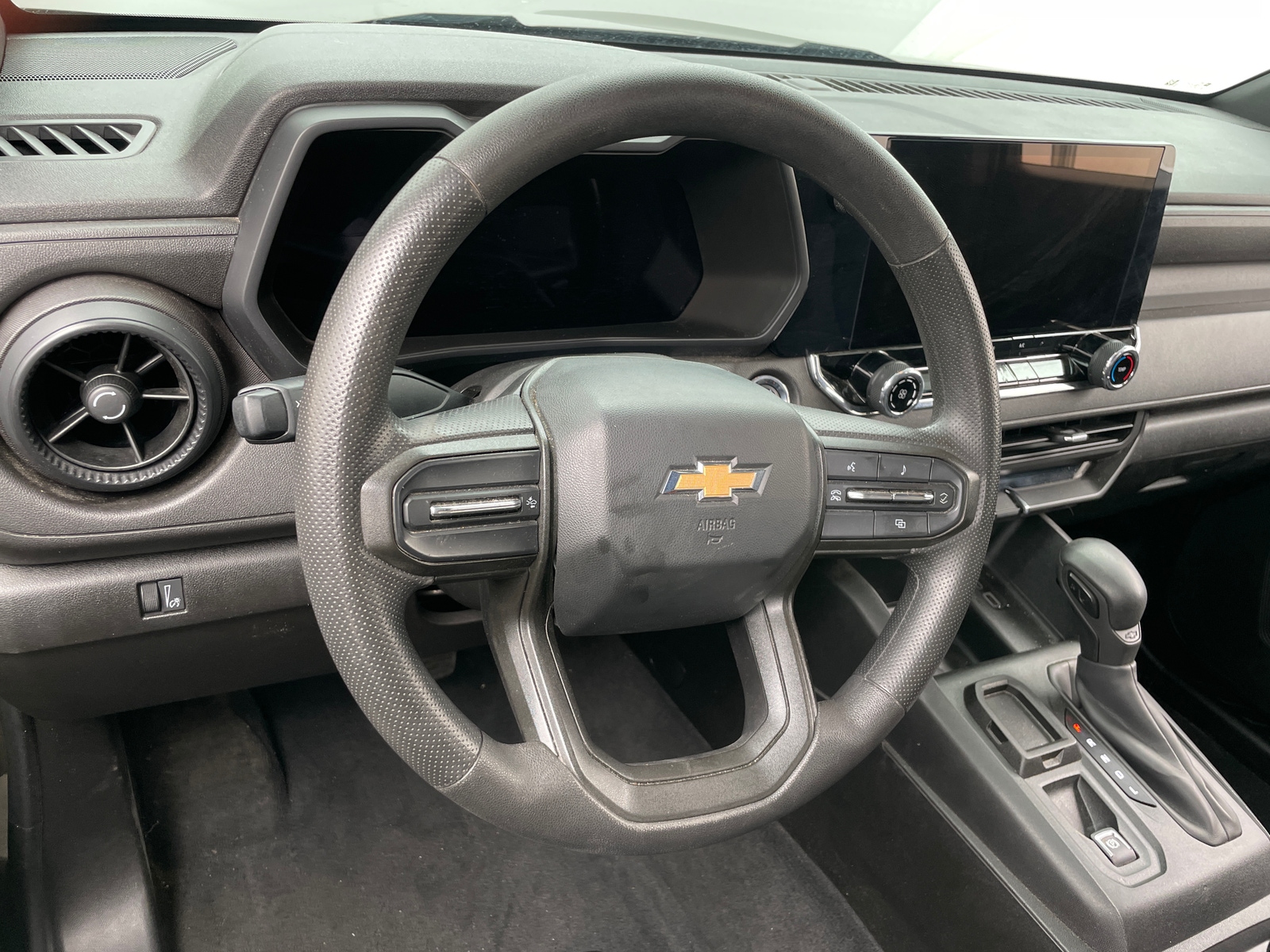 Thumbnail: 2023 Chevrolet Colorado - 5