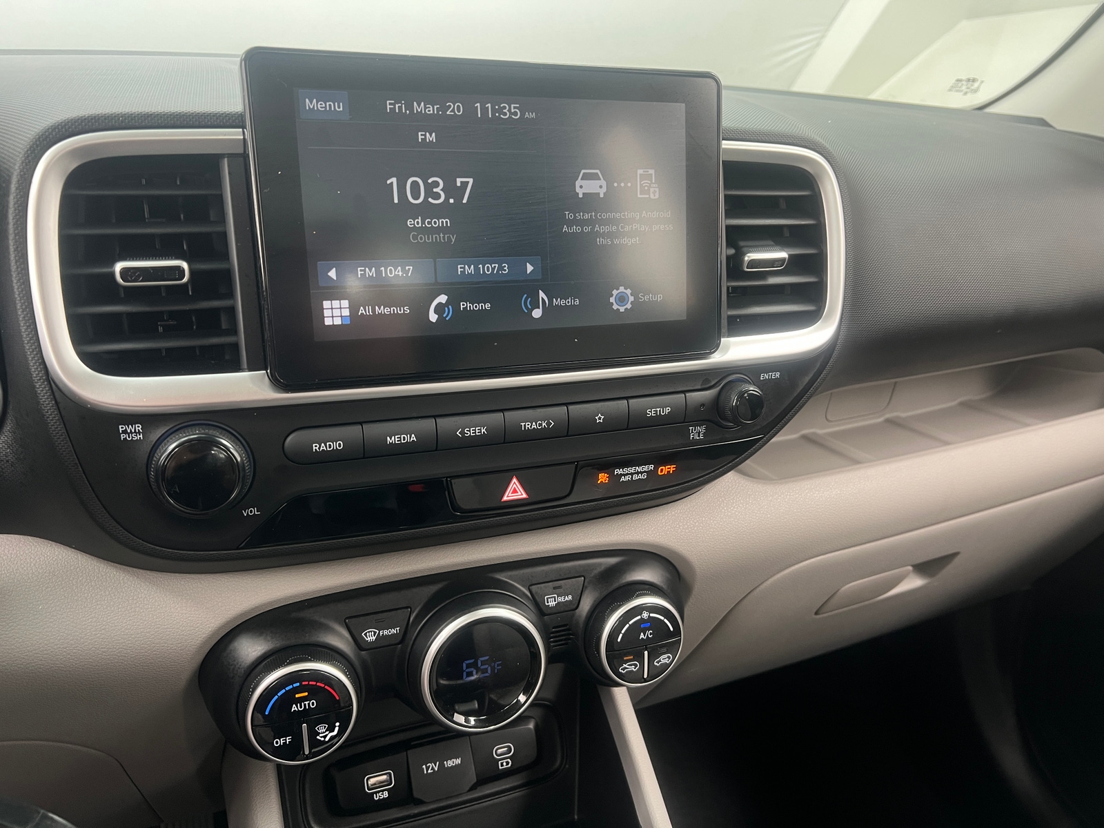 Thumbnail: 2023 Hyundai Venue - 4