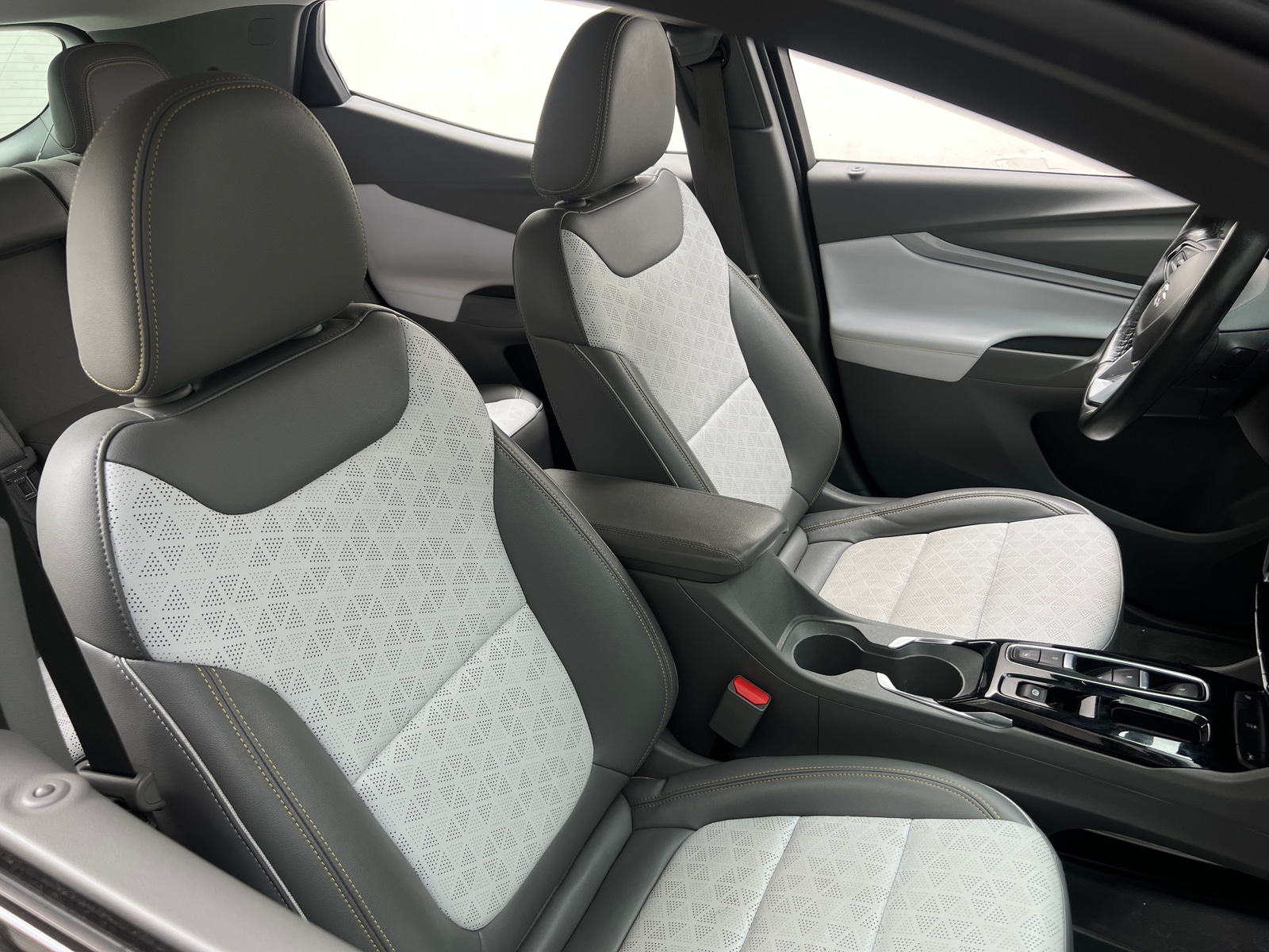 Thumbnail: 2023 Chevrolet Bolt EUV - 2