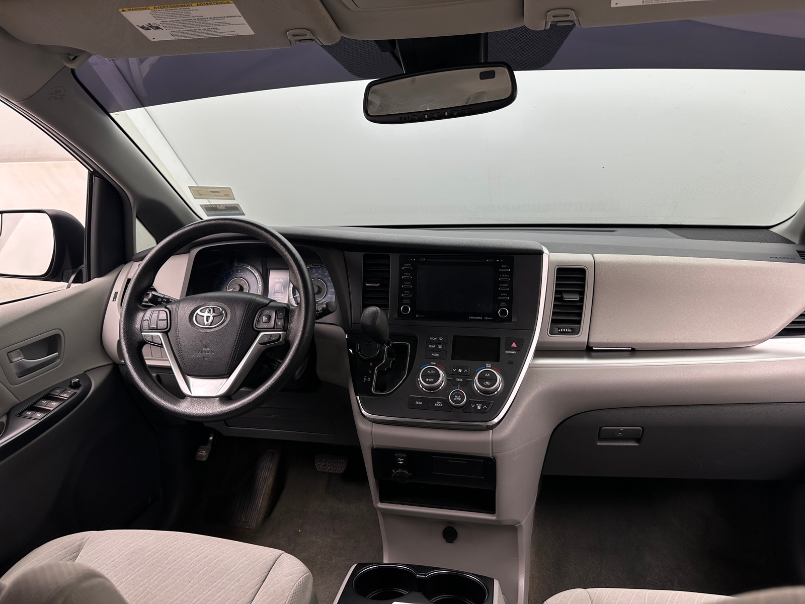 Thumbnail: 2018 Toyota Sienna - 3