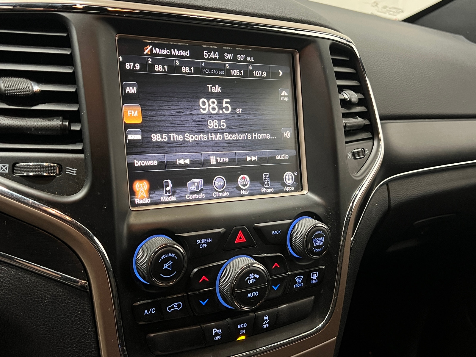 Thumbnail: 2015 Jeep Grand Cherokee - 3