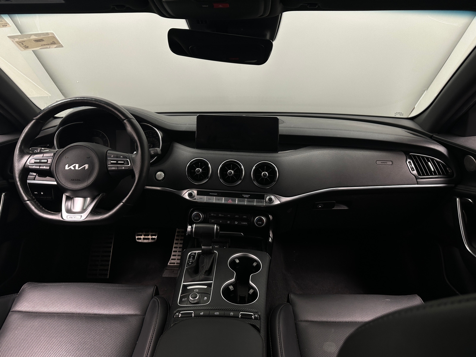 Thumbnail: 2023 Kia Stinger - 3