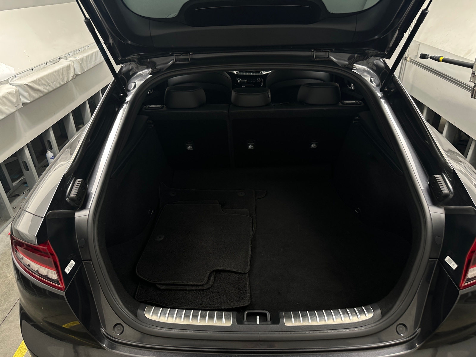 Thumbnail: 2023 Kia Stinger - 7