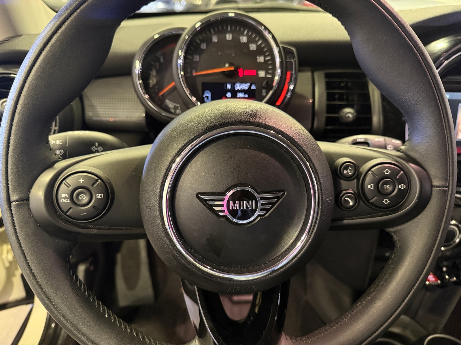 Thumbnail: 2021 MINI Cooper Hardtop - 4