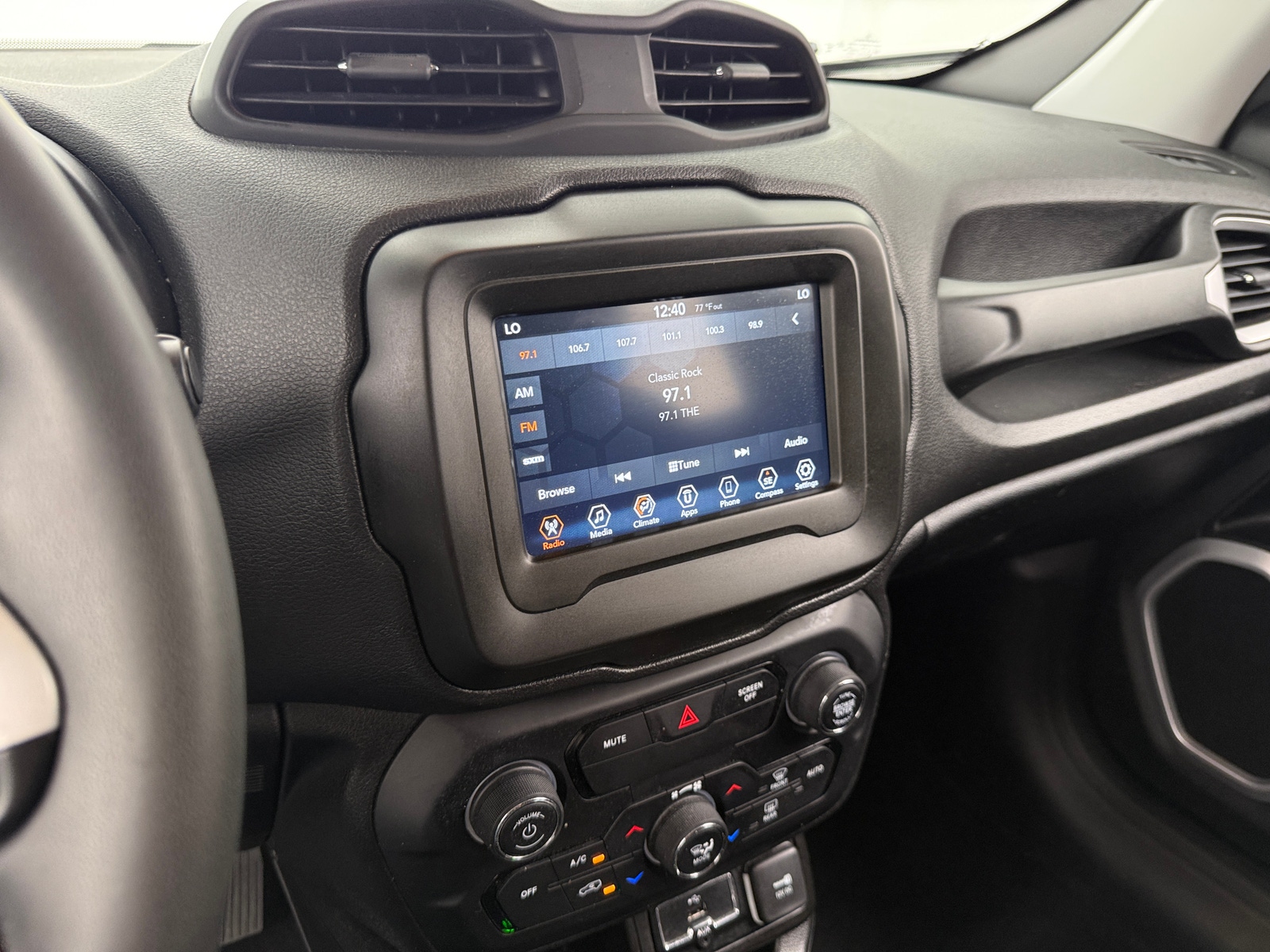 Thumbnail: 2020 Jeep Renegade - 4