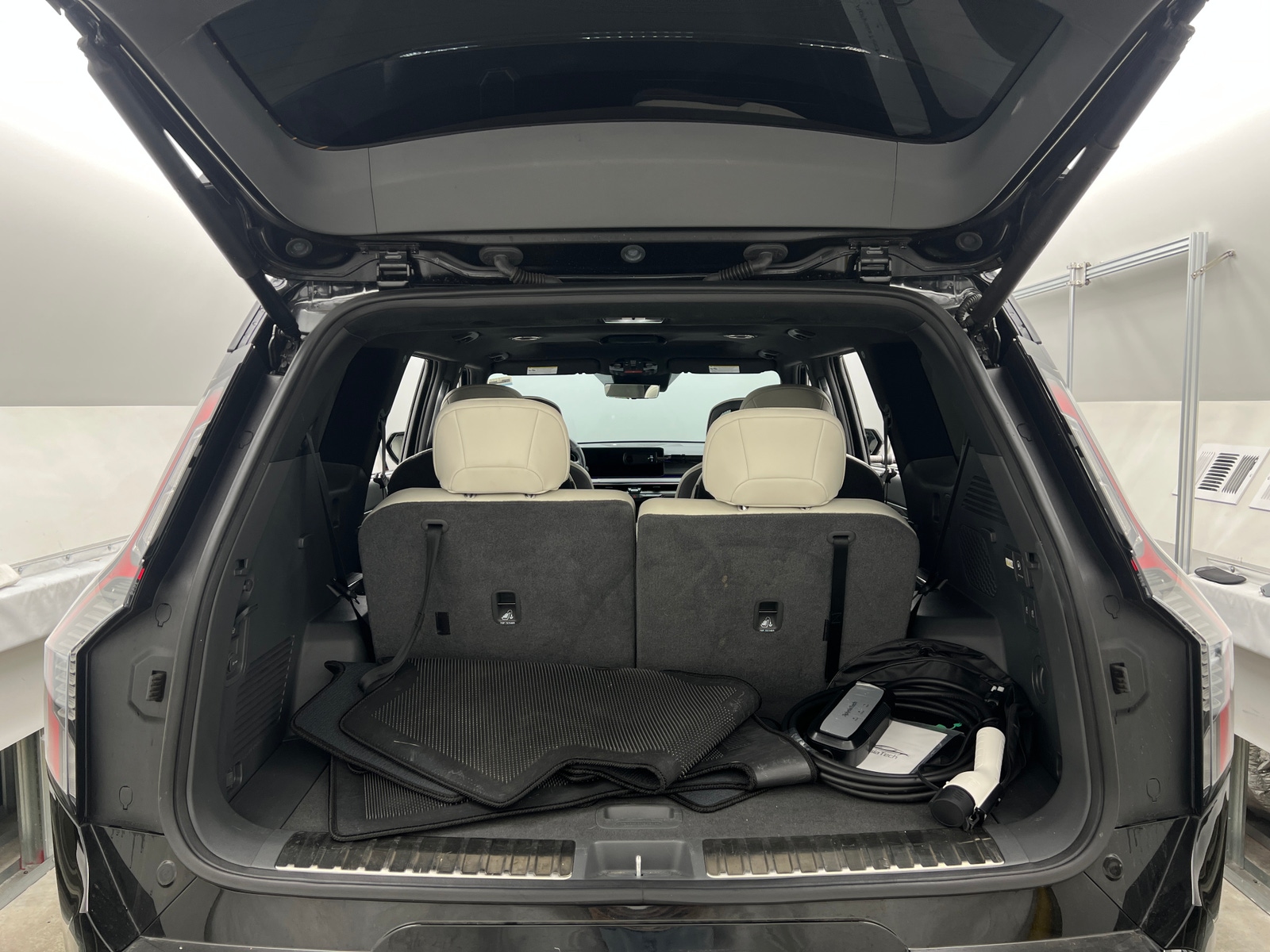 Thumbnail: 2025 Kia EV9 - 6