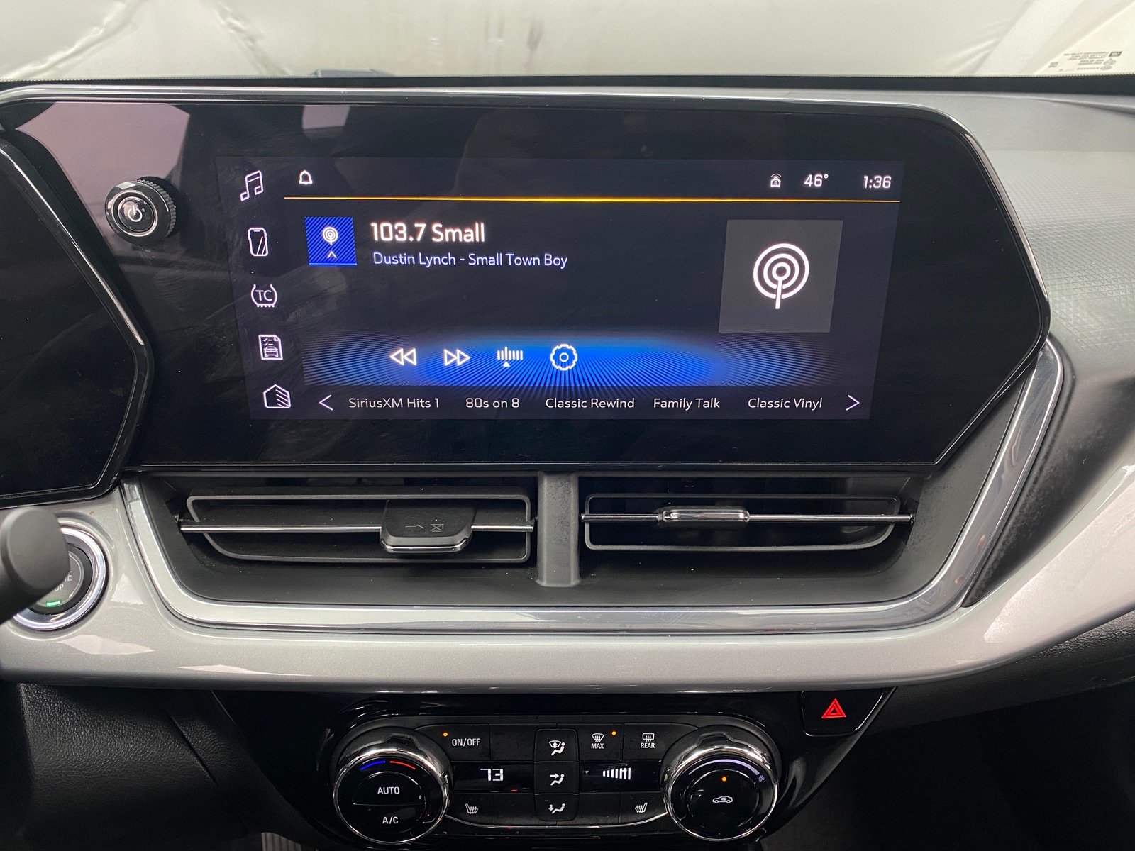 Thumbnail: 2025 Chevrolet Trax - 4