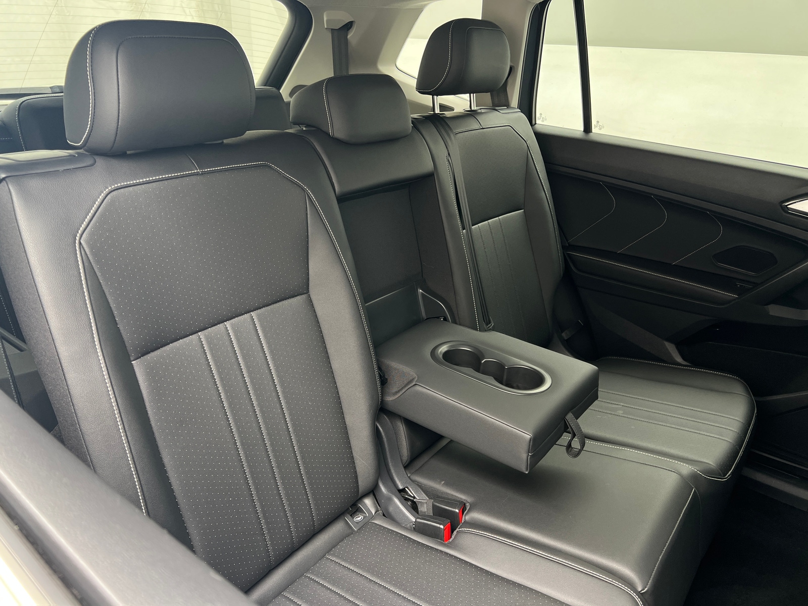 Thumbnail: 2023 Volkswagen Tiguan - 5