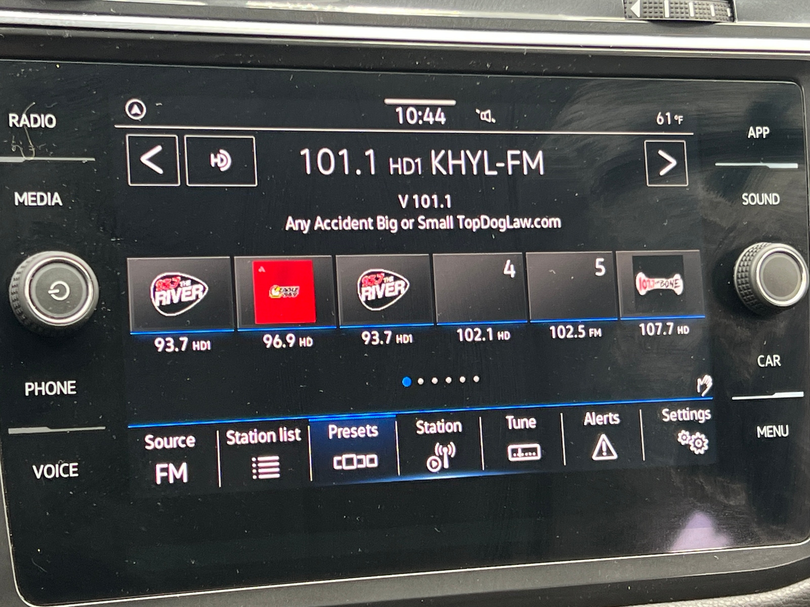 Thumbnail: 2023 Volkswagen Tiguan - 3