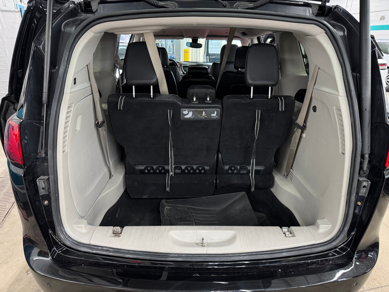 Thumbnail: 2019 Chrysler Pacifica - 6