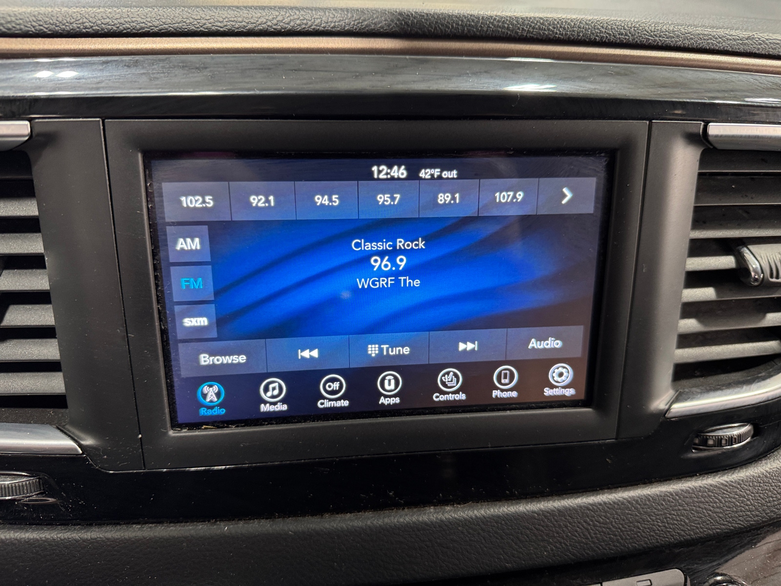 Thumbnail: 2019 Chrysler Pacifica - 3