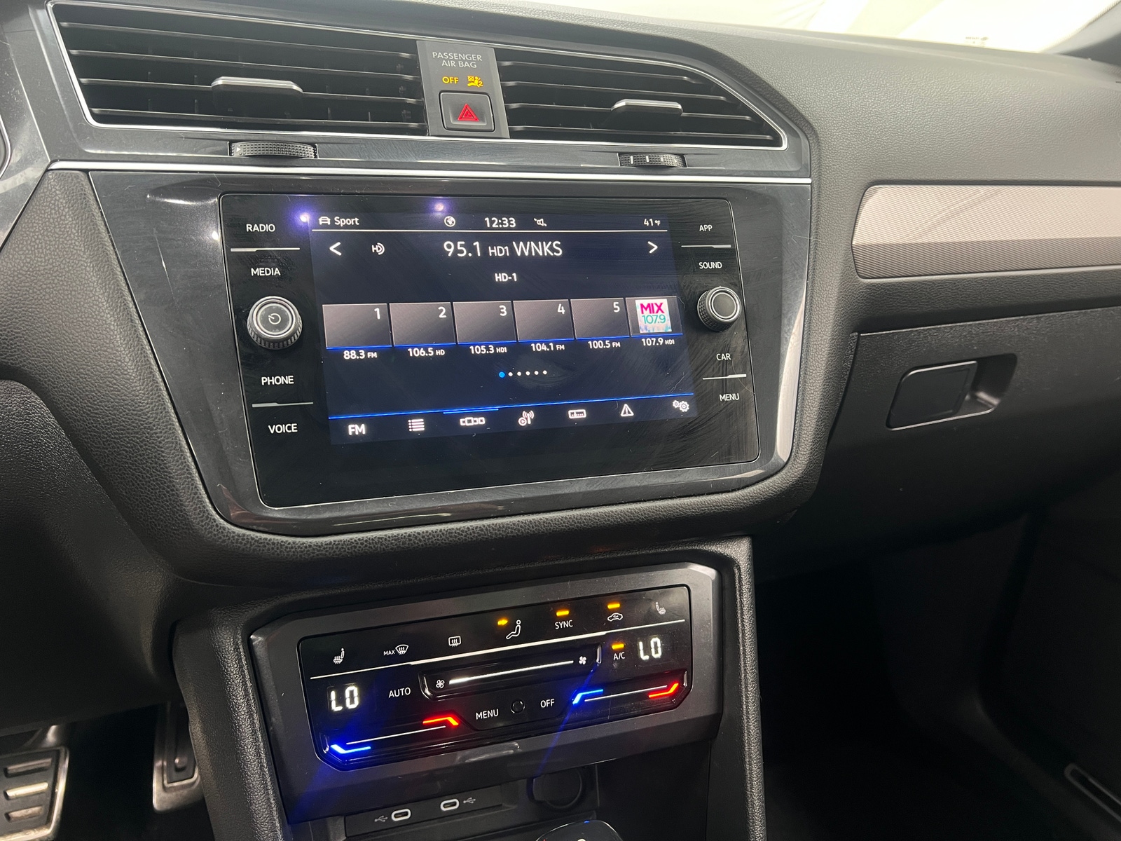 Thumbnail: 2022 Volkswagen Tiguan - 3