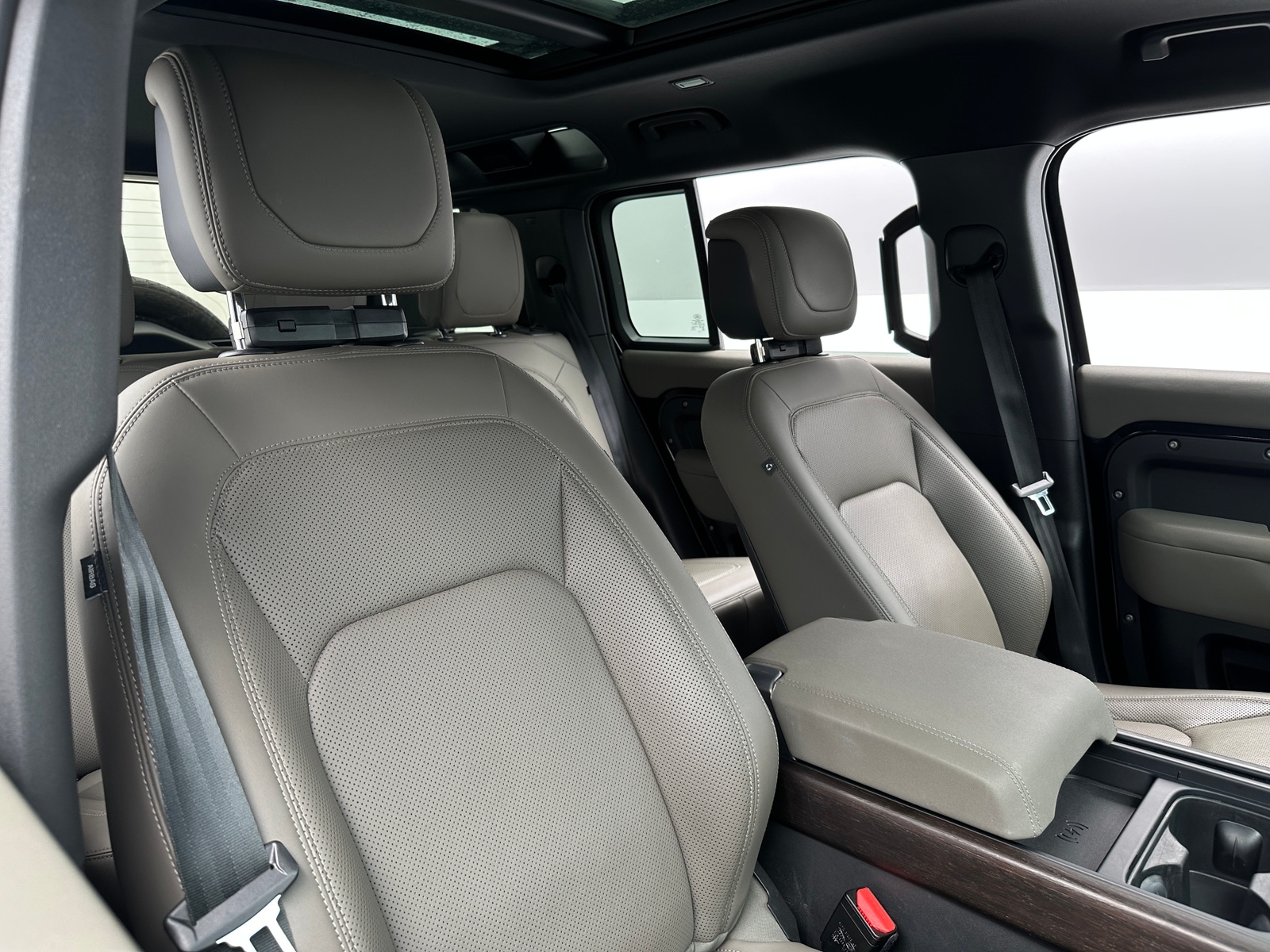 Thumbnail: 2023 Land Rover Defender - 2