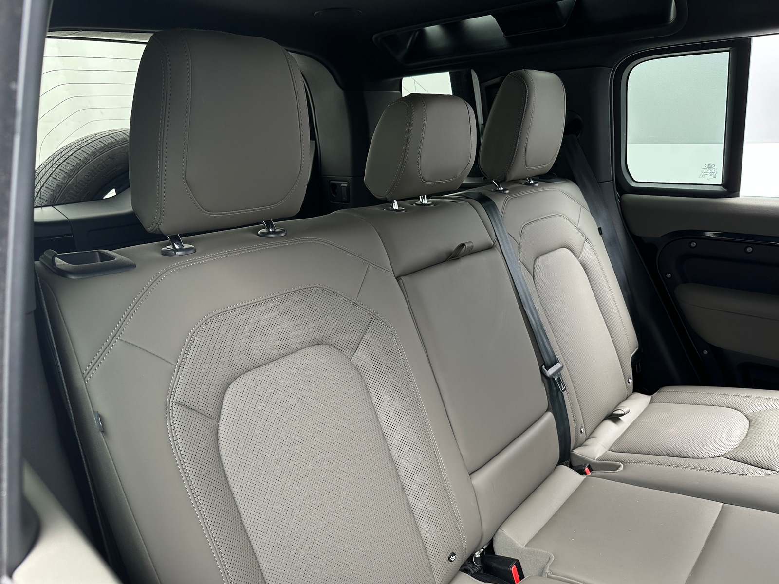 Thumbnail: 2023 Land Rover Defender - 6