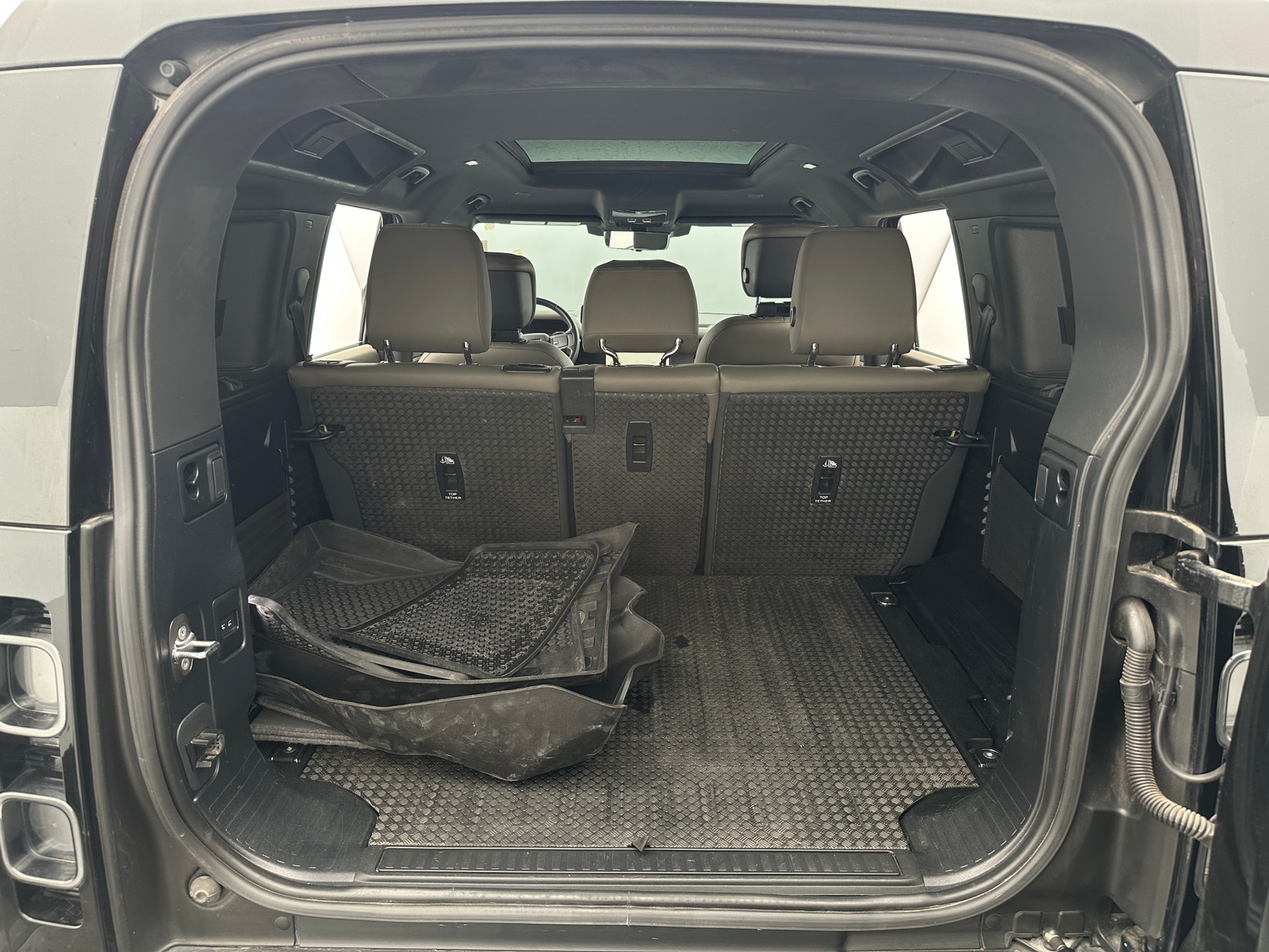 Thumbnail: 2023 Land Rover Defender - 7