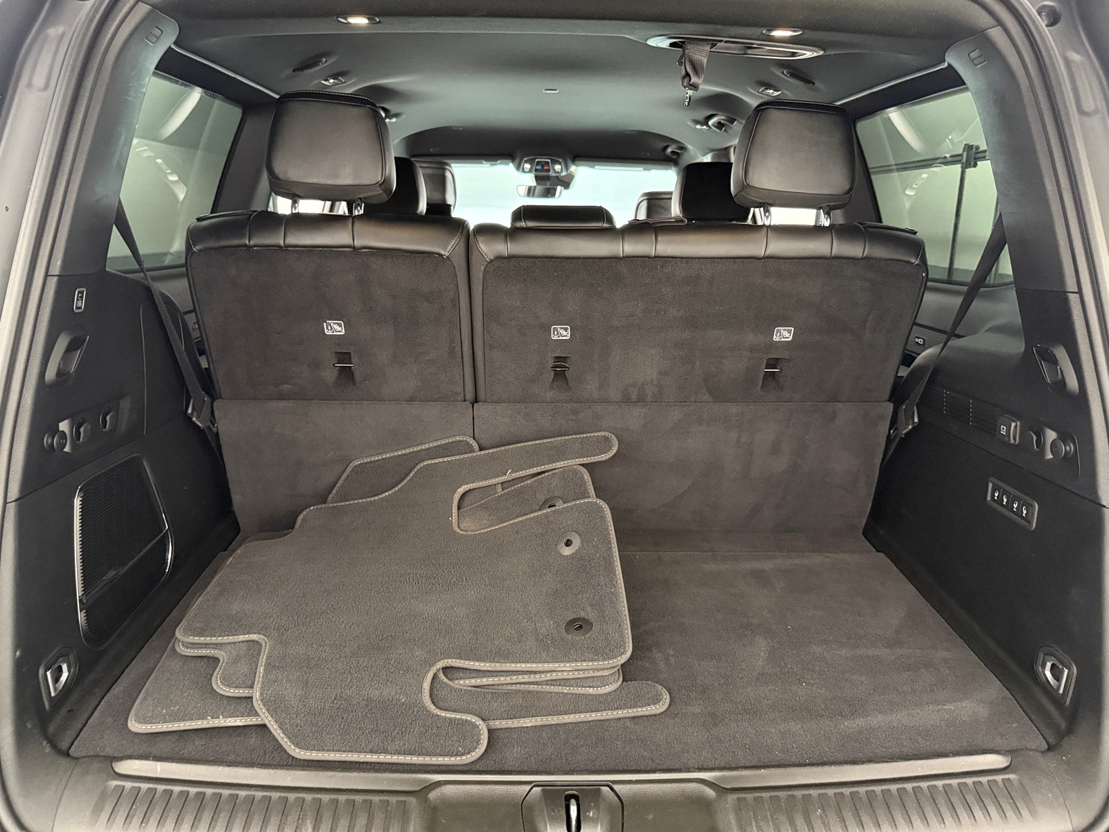 Thumbnail: 2022 Jeep Wagoneer - 6