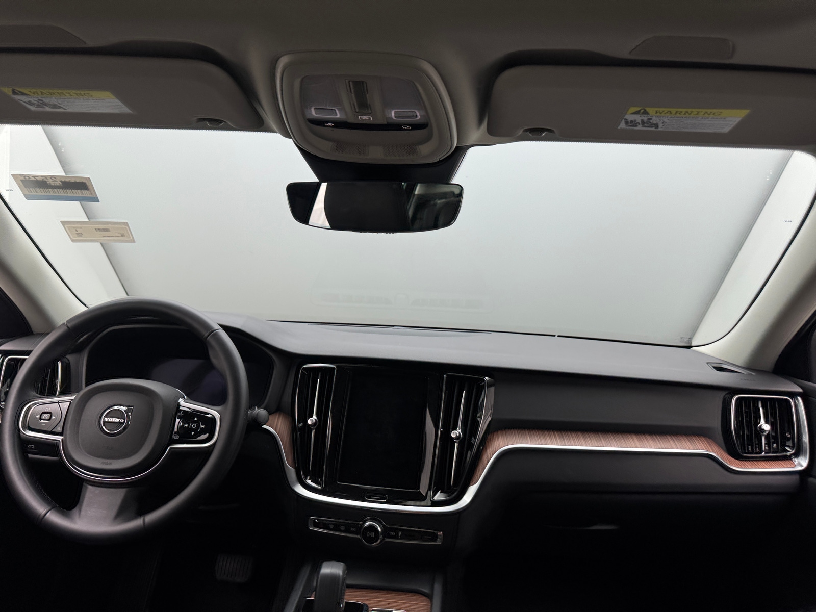 Thumbnail: 2025 Volvo S60 - 2