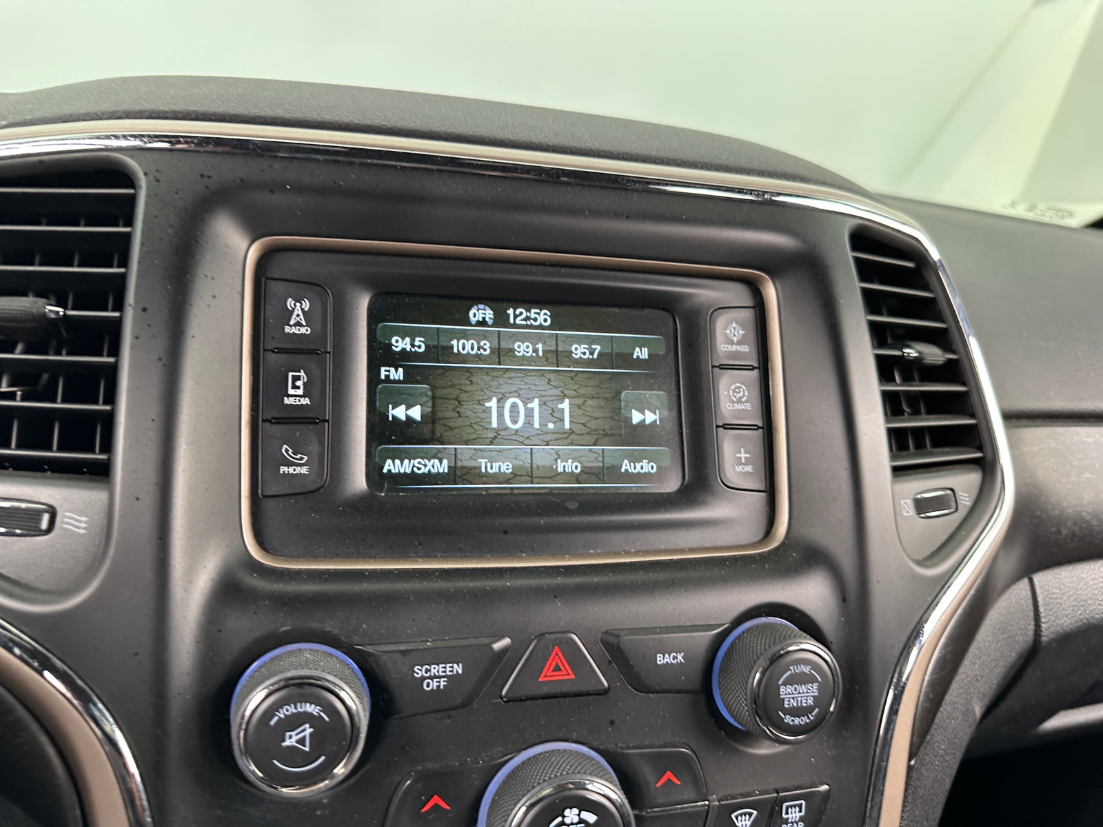 Thumbnail: 2015 Jeep Grand Cherokee - 4