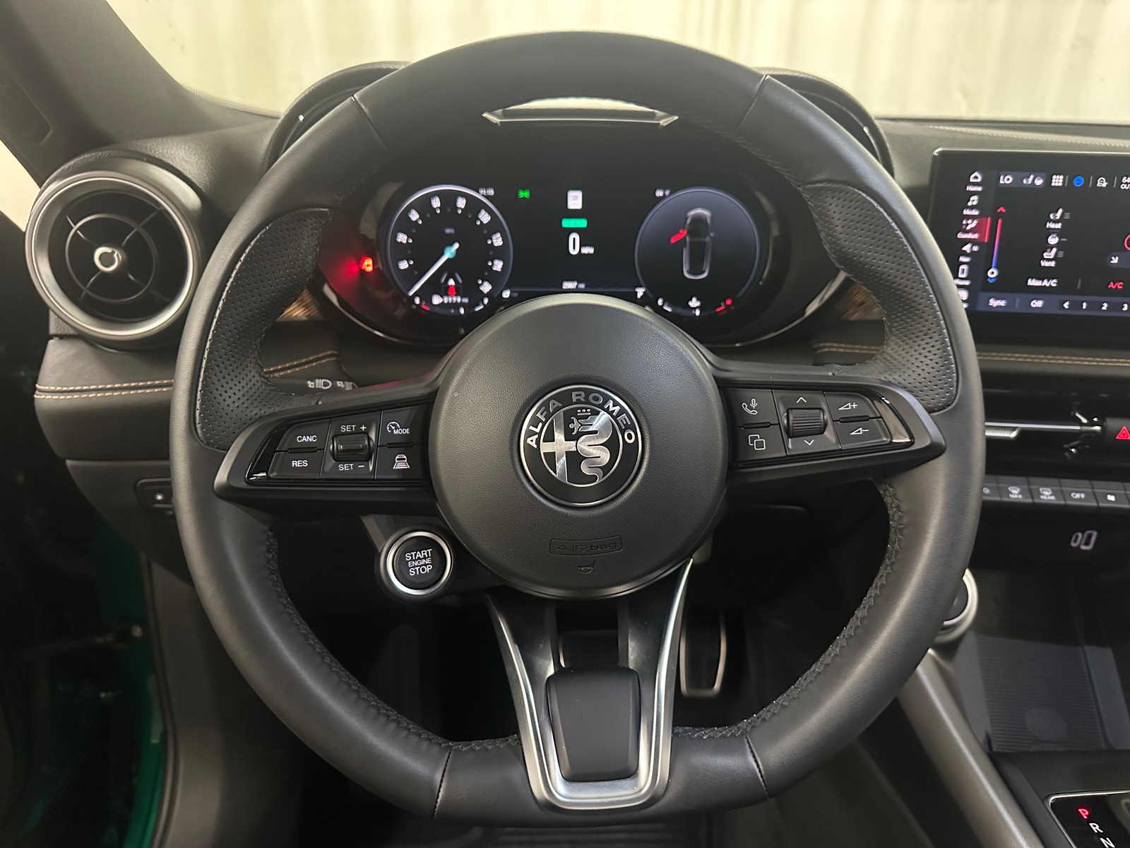 Thumbnail: 2025 Alfa Romeo Tonale - 5