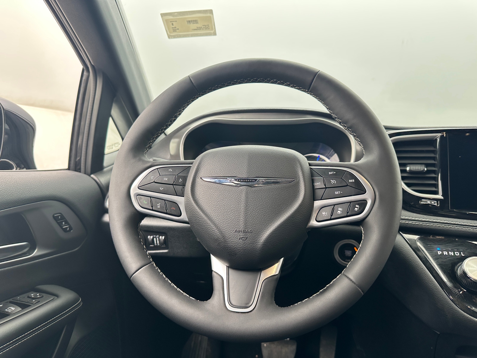 Thumbnail: 2025 Chrysler Pacifica - 4