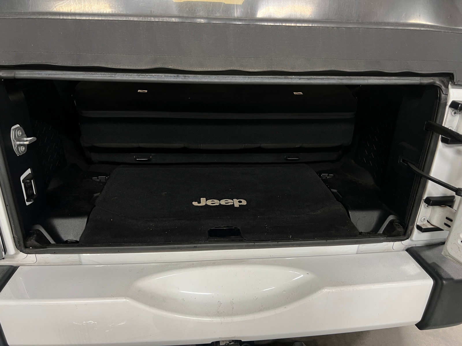 Thumbnail: 2016 Jeep Wrangler - 7