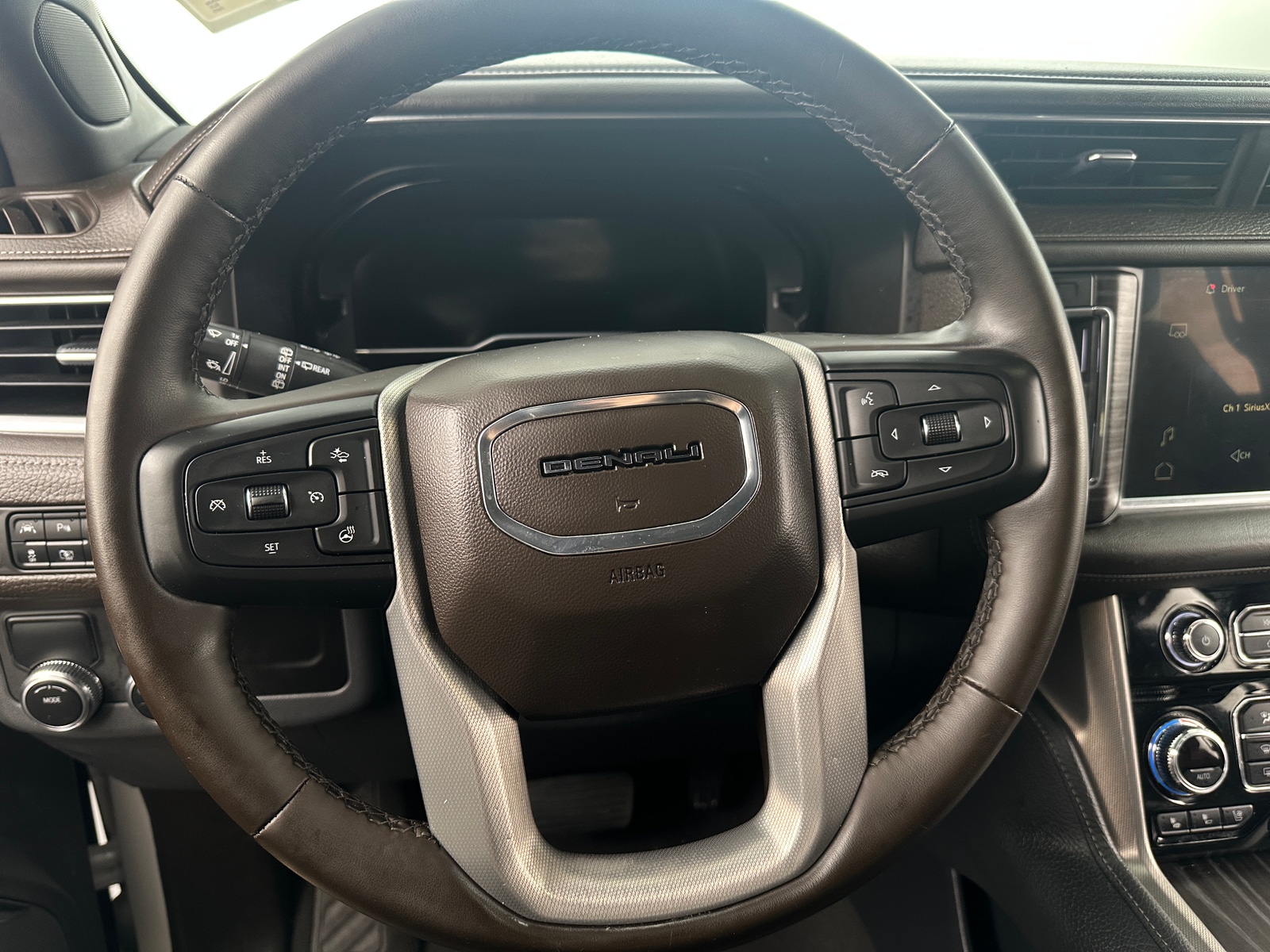 Thumbnail: 2023 GMC Yukon XL - 4