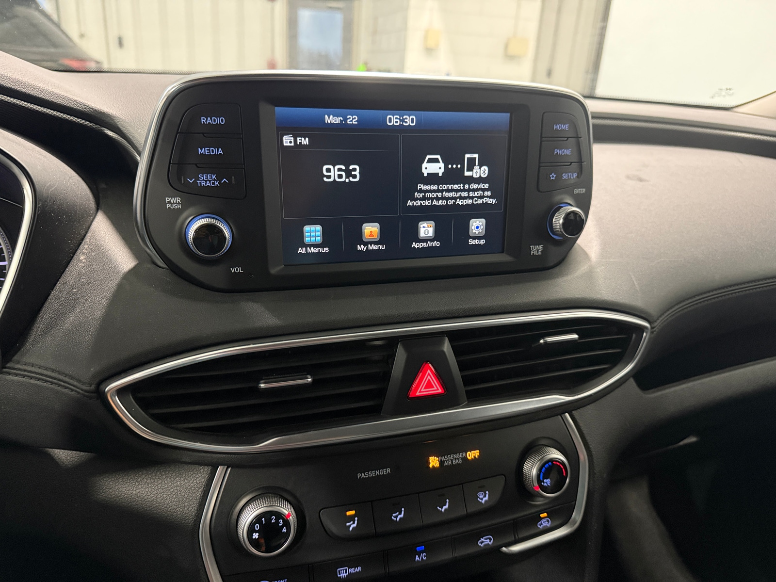 Thumbnail: 2019 Hyundai Santa Fe - 4