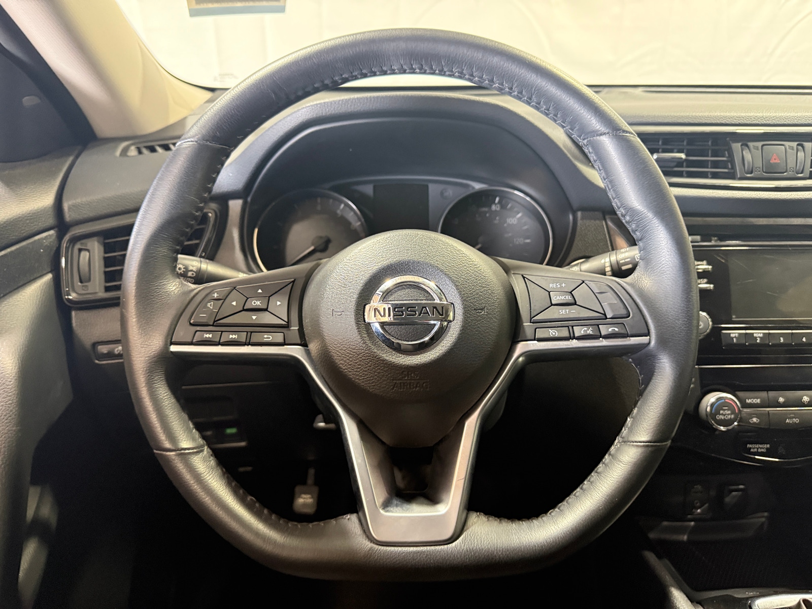 Thumbnail: 2017 Nissan Rogue - 5